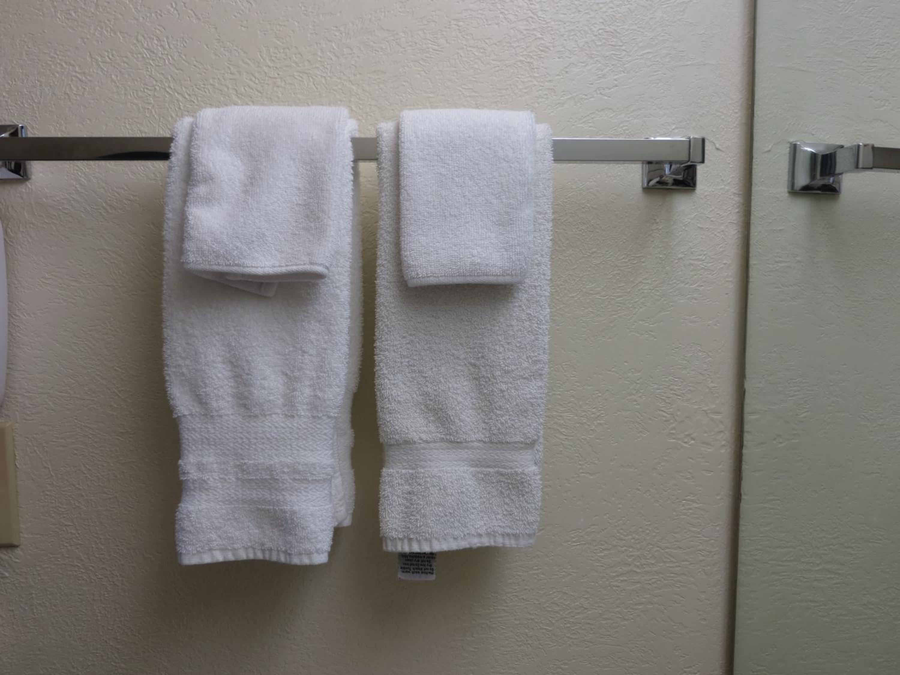 King Suite - Non-Smoking - Photo 7