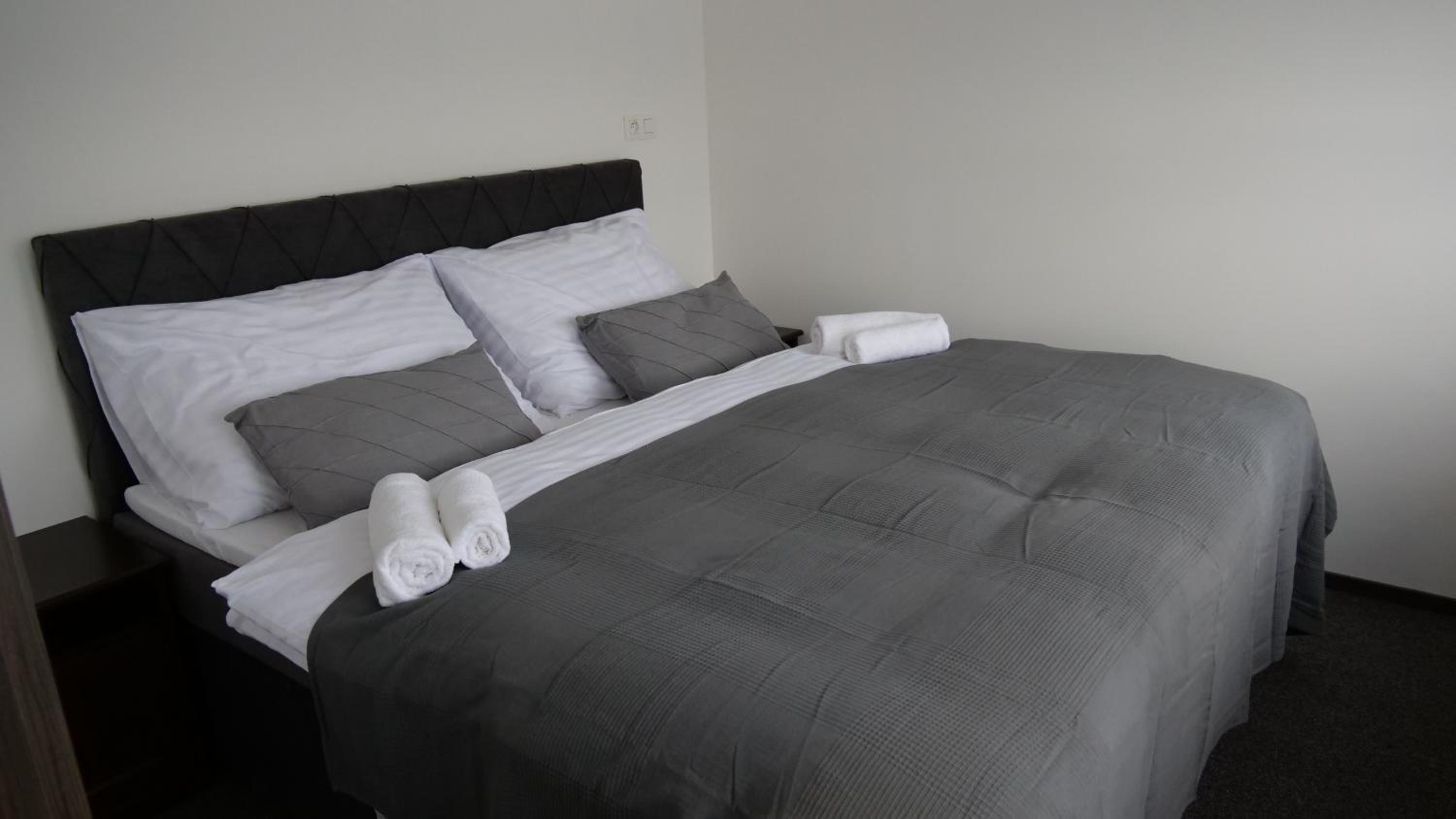 One-Bedroom Apartment photo 1