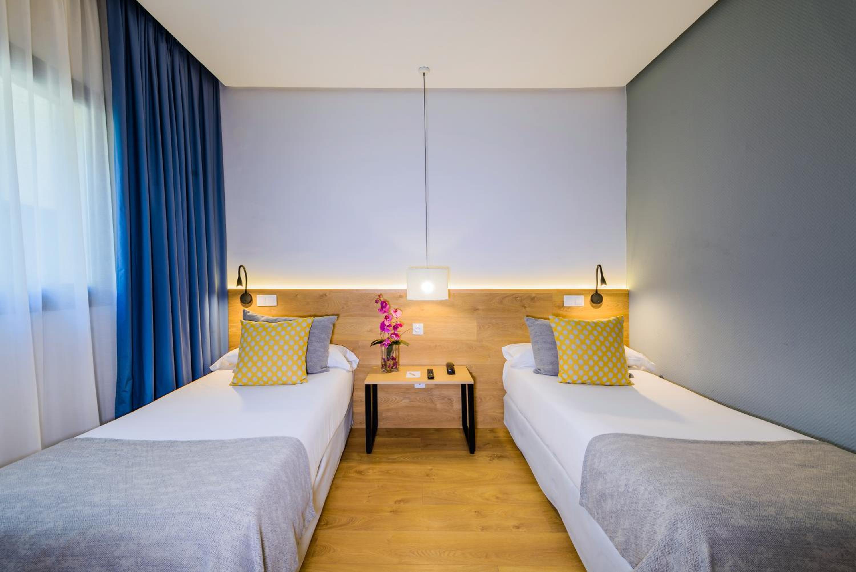 Twin Room - Photo 7