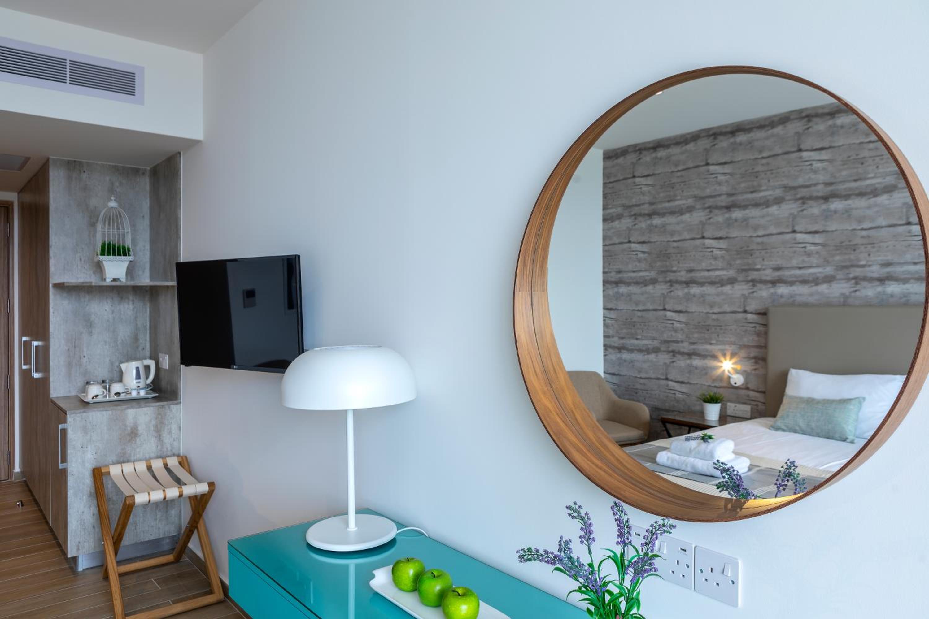 Premium Room Side Sea View with Executive Lounge Access