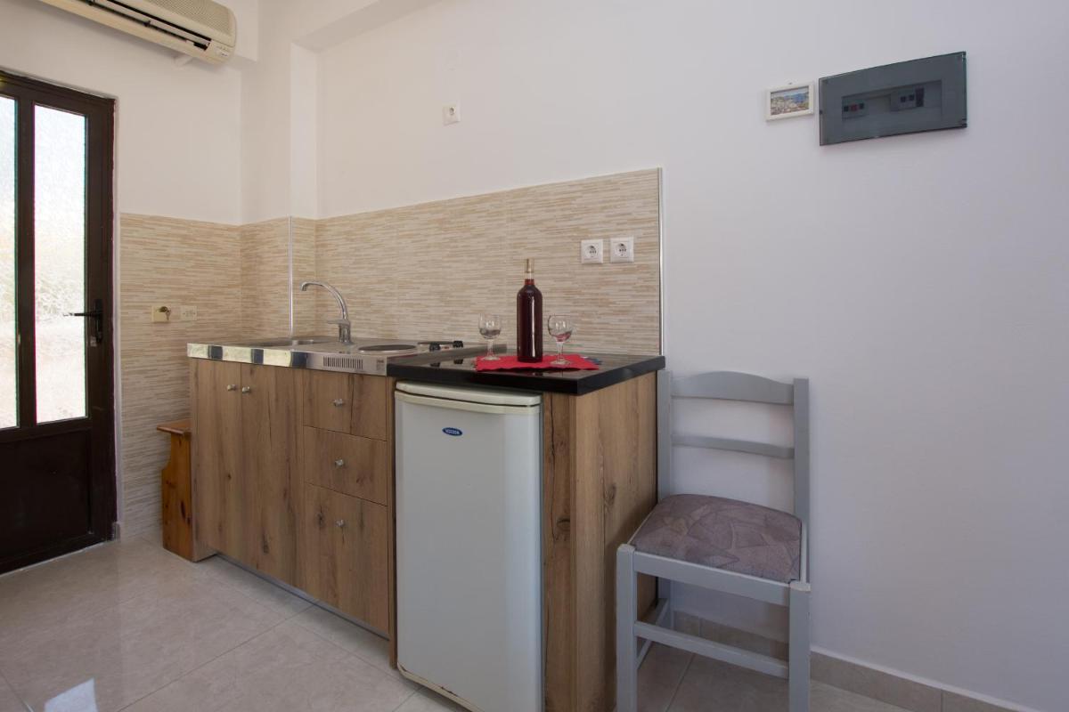 Studio (2 Adults) - Photo 5