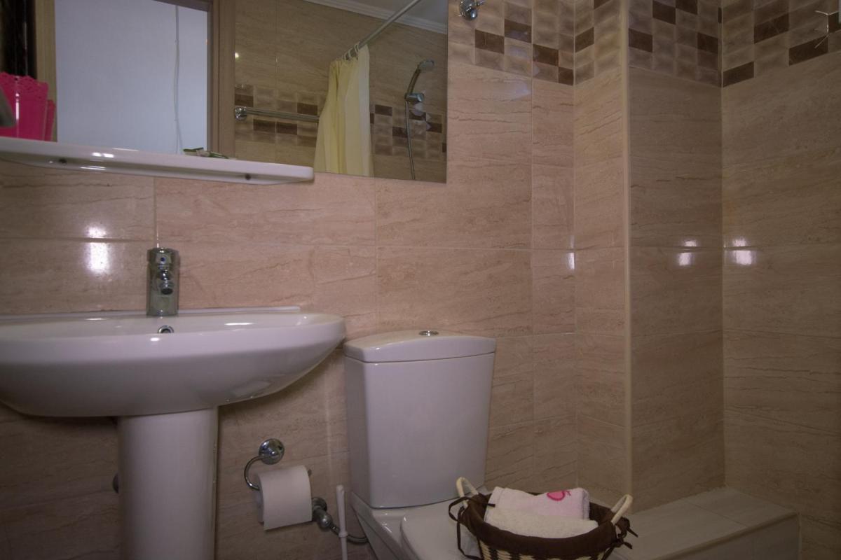 Studio (2 Adults) - Photo 8