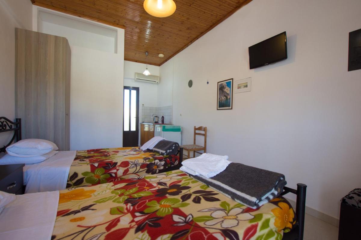 Studio (2 Adults) - Photo 11