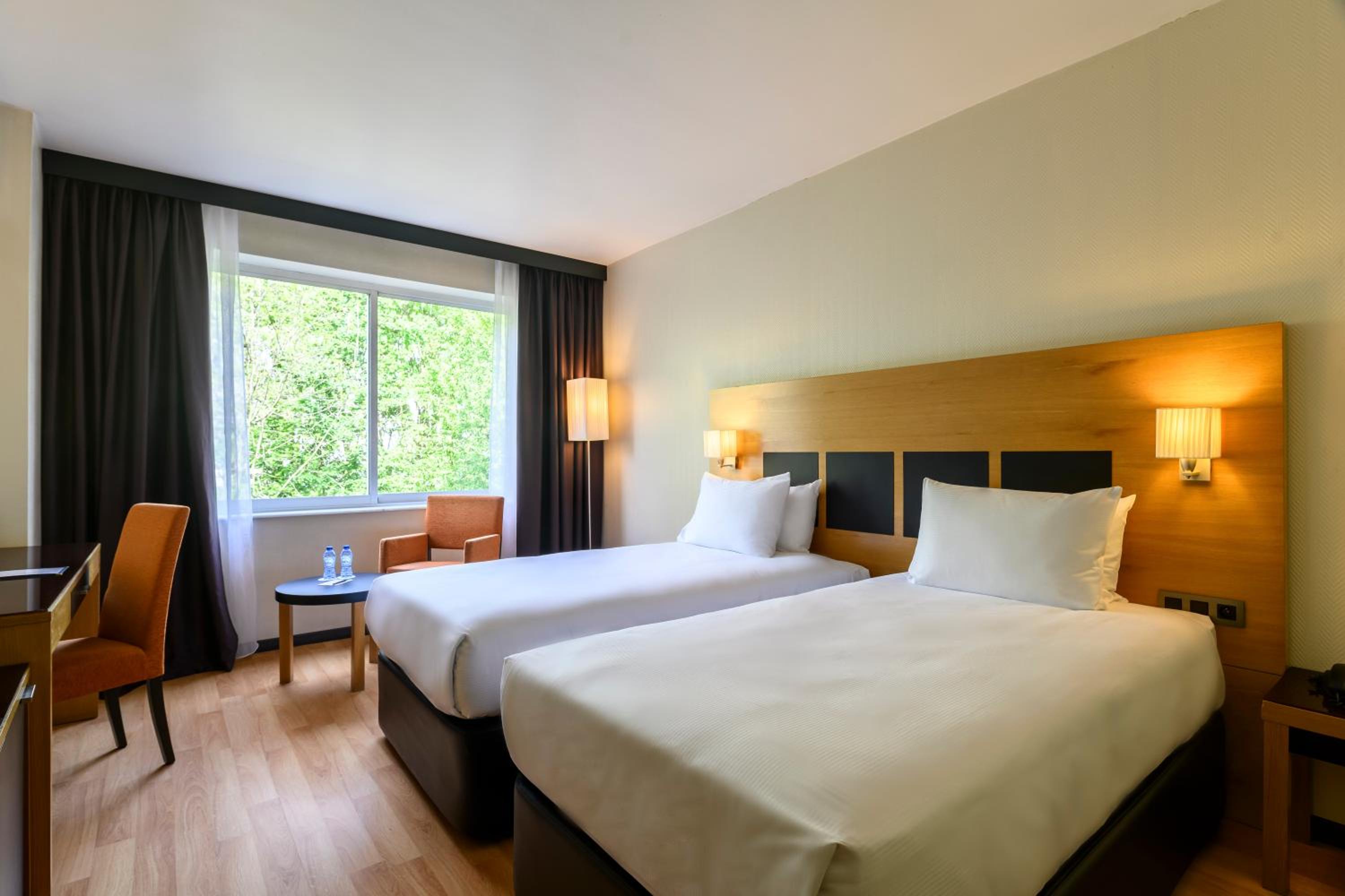 Twin Room - Photo 2