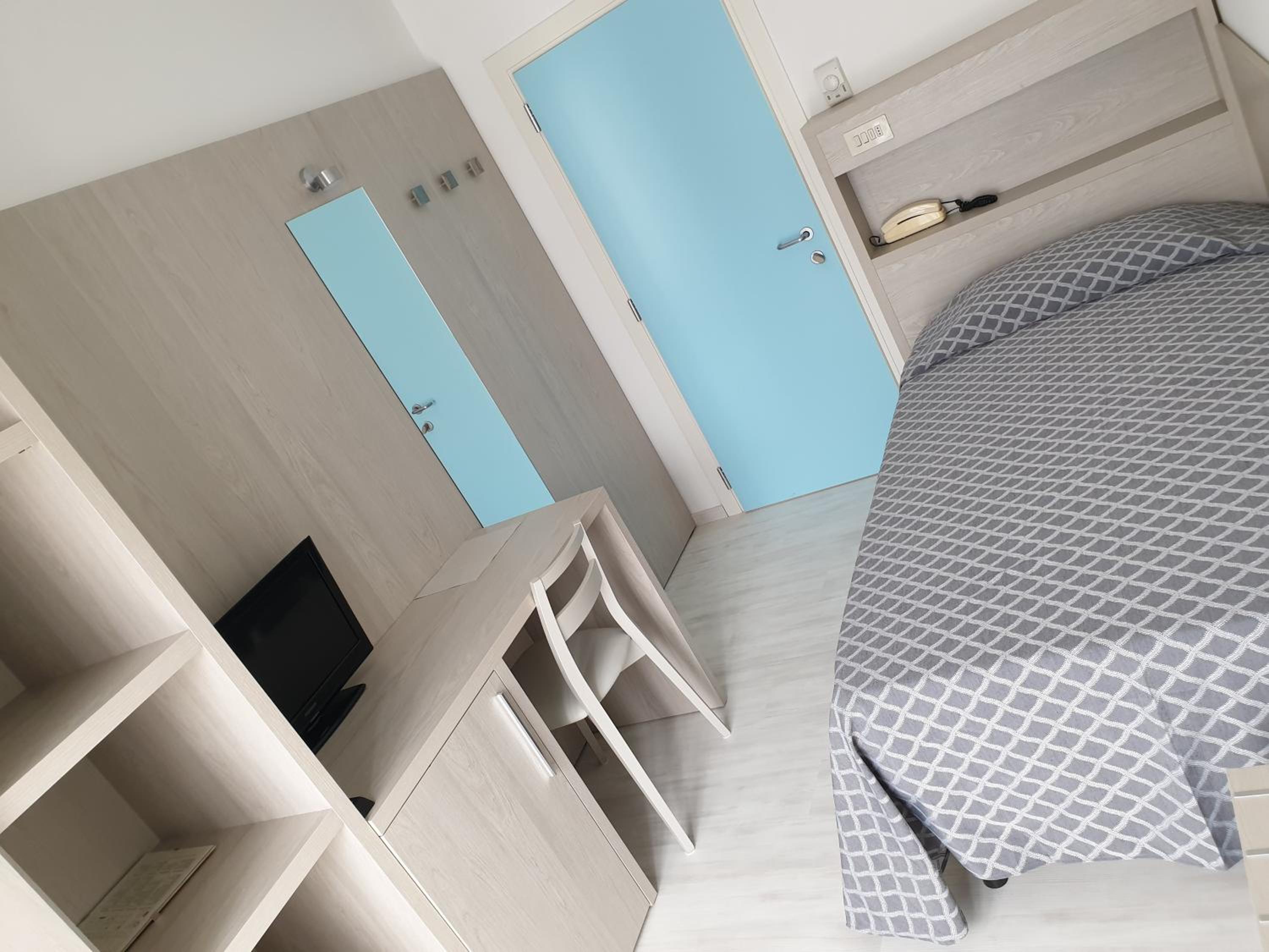 Single Room with Bathroom photo 1