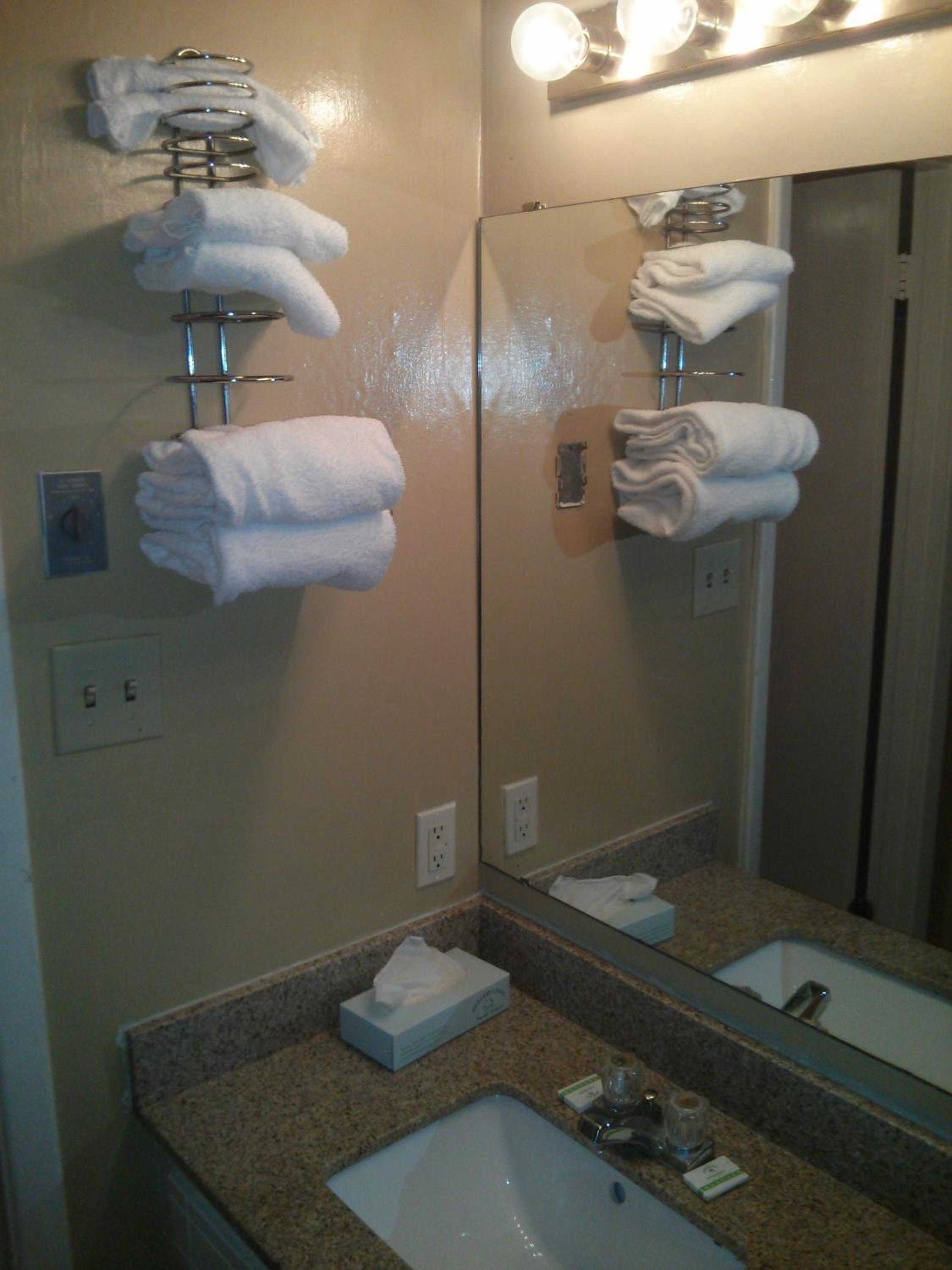 King Room - Disability Access - Non-Smoking - Photo 11
