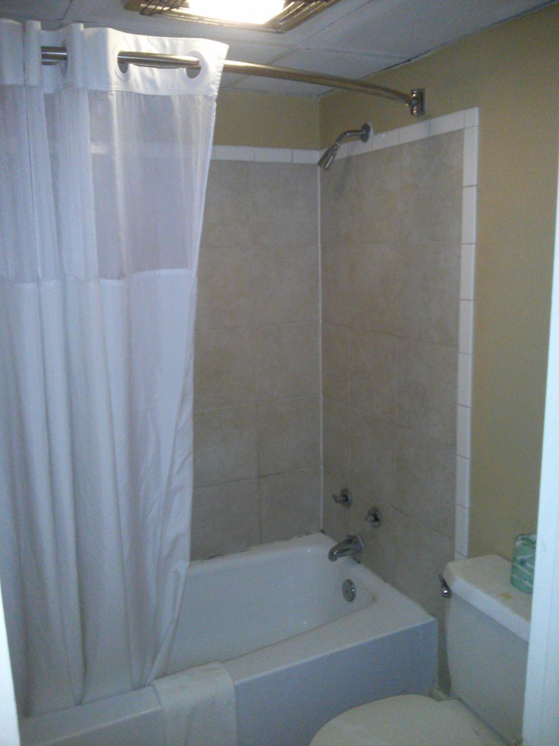 King Room - Disability Access - Non-Smoking - Photo 10