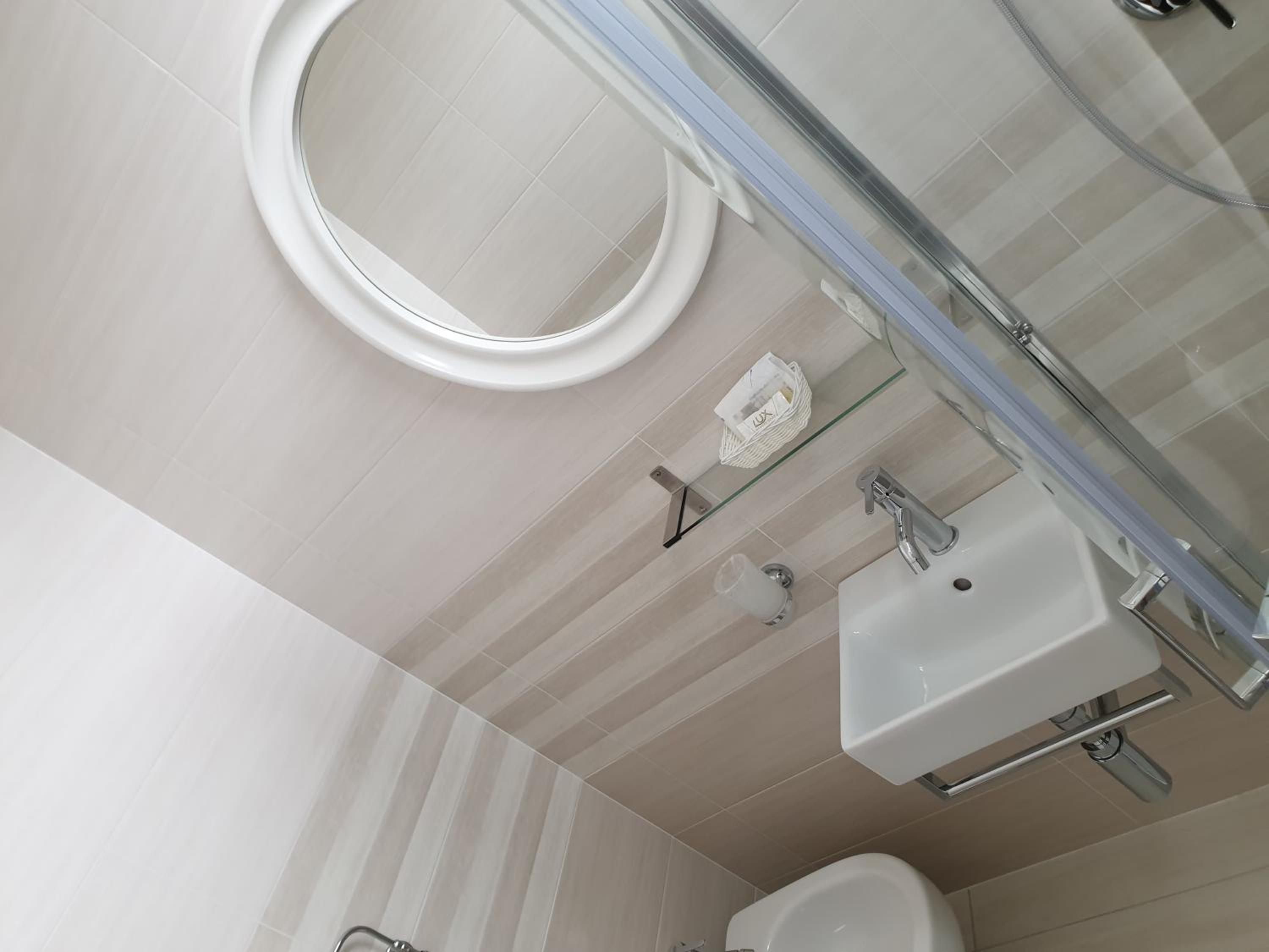 Single Room with Bathroom photo 2