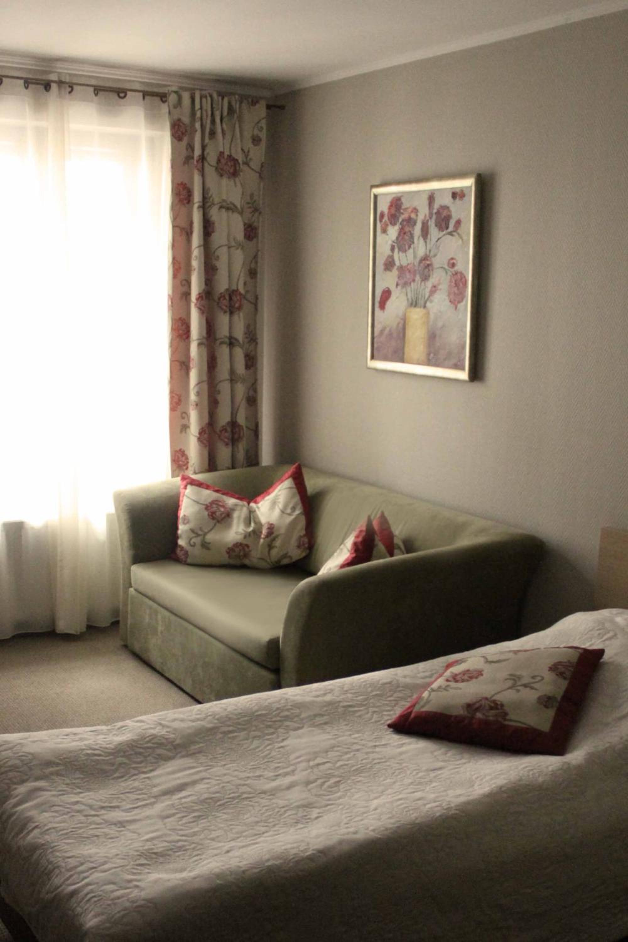 Twin Room - Photo 16