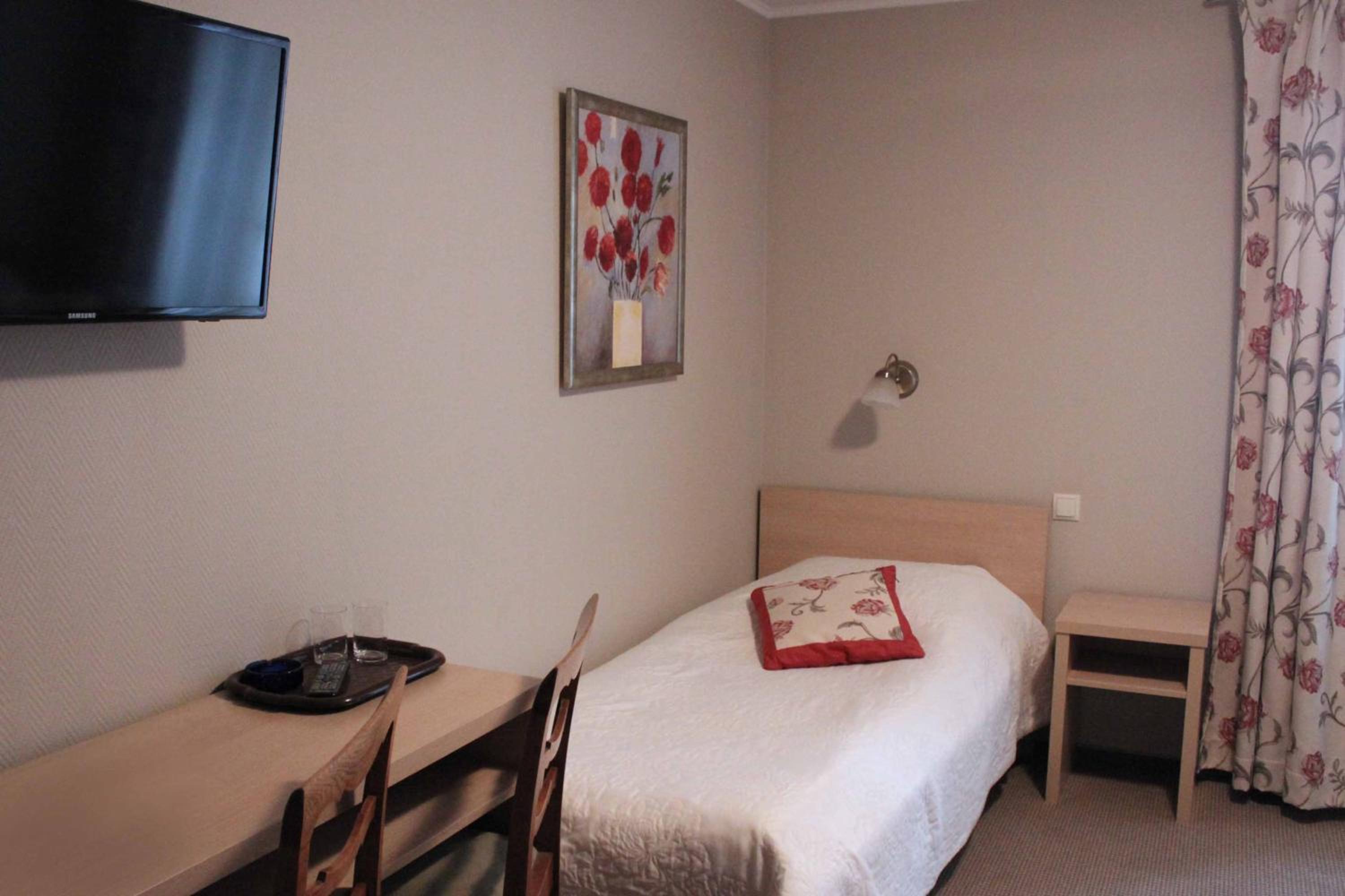 Twin Room - Photo 18