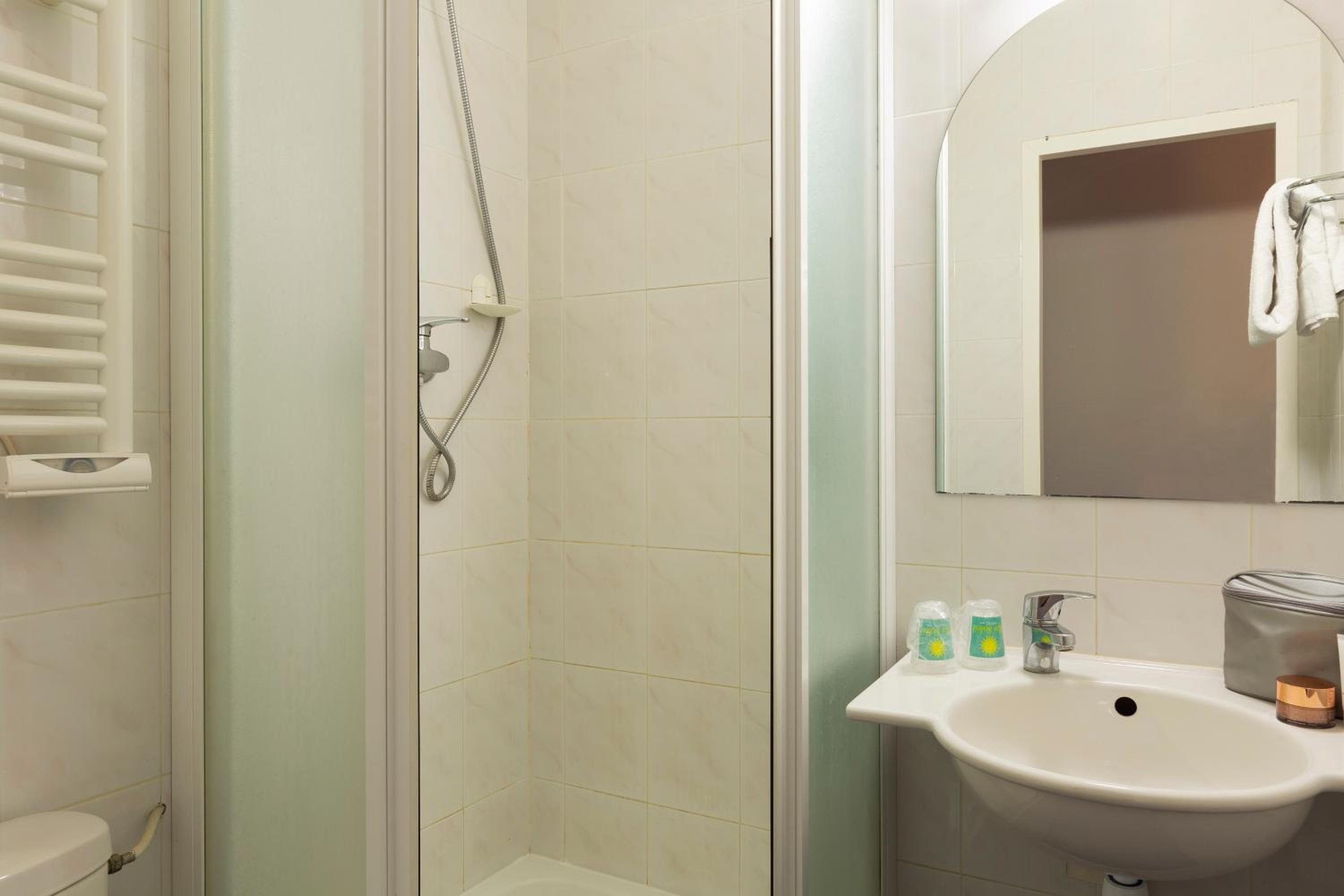 Double Room - Photo 10