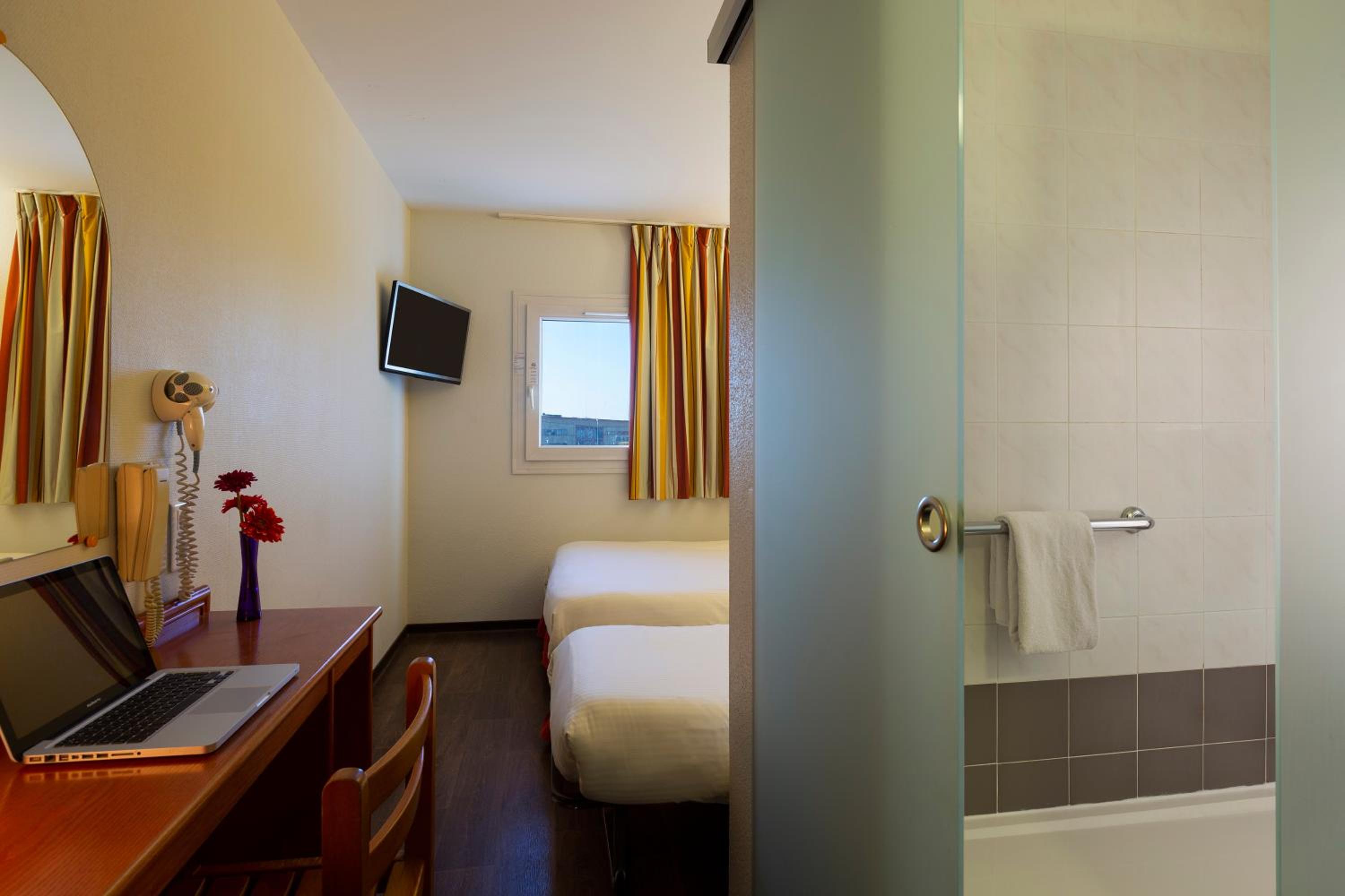 Twin Room - Photo 4