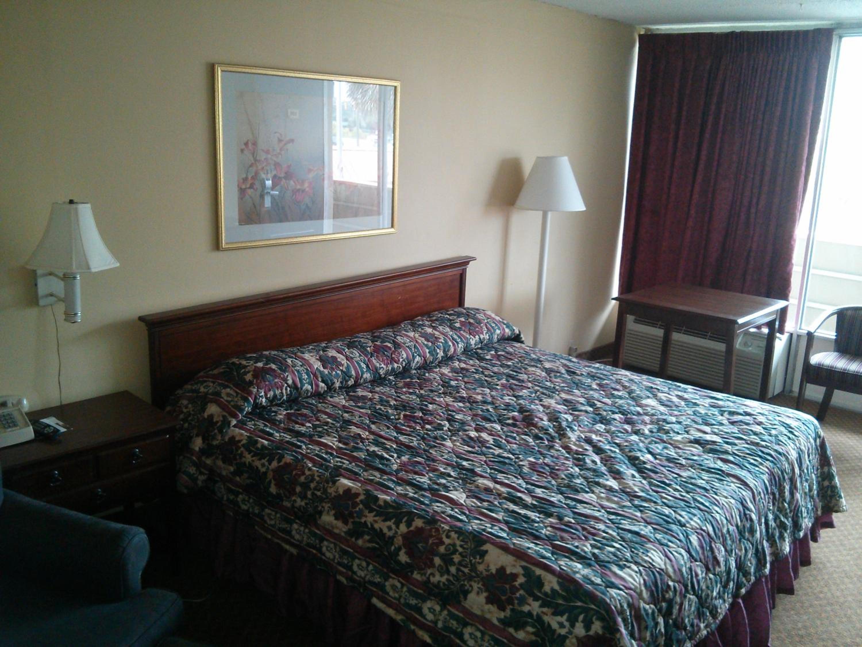 Queen Room with Two Queen Beds - Disability Access - Smoking - Photo 2