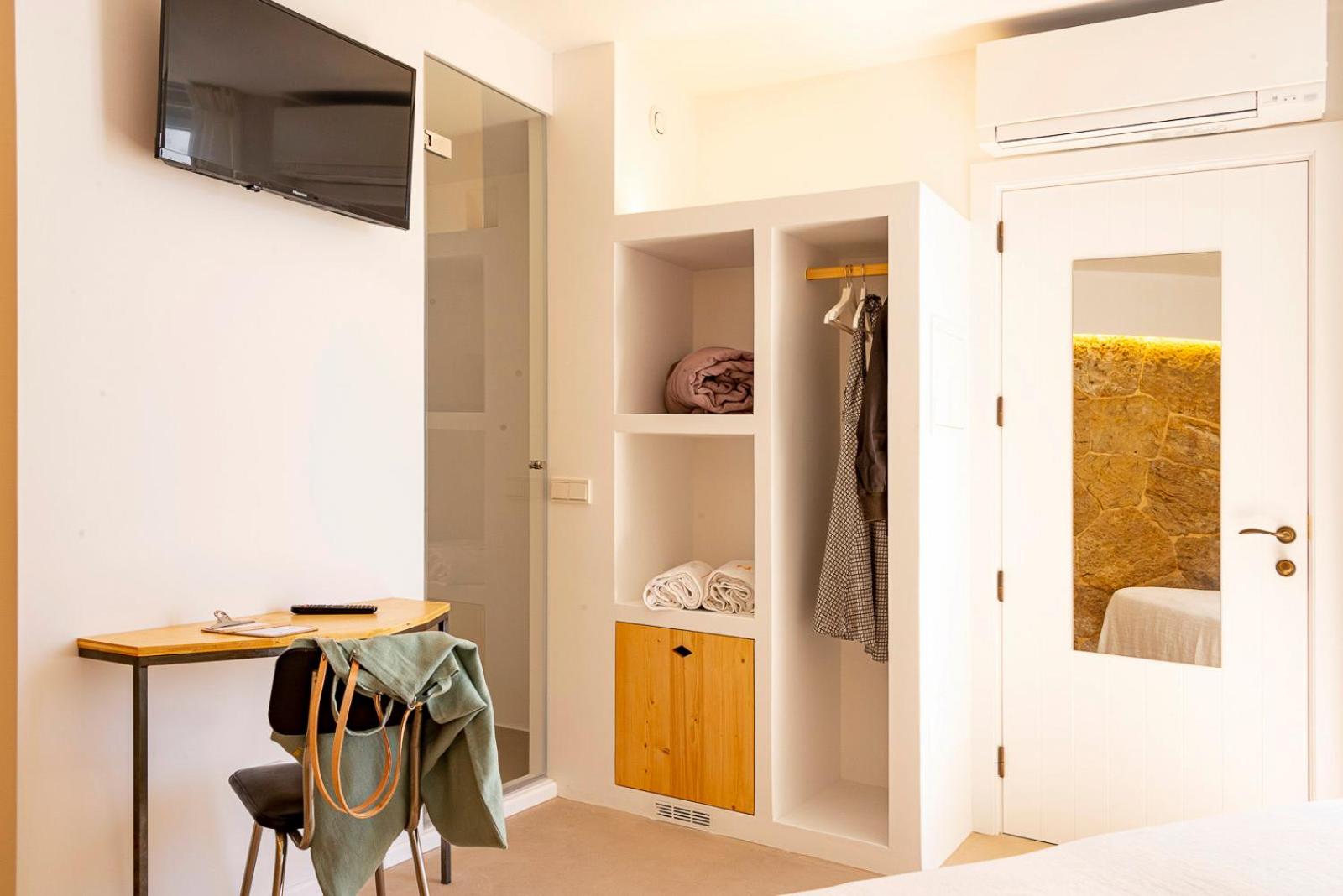 Double Room - Photo 12