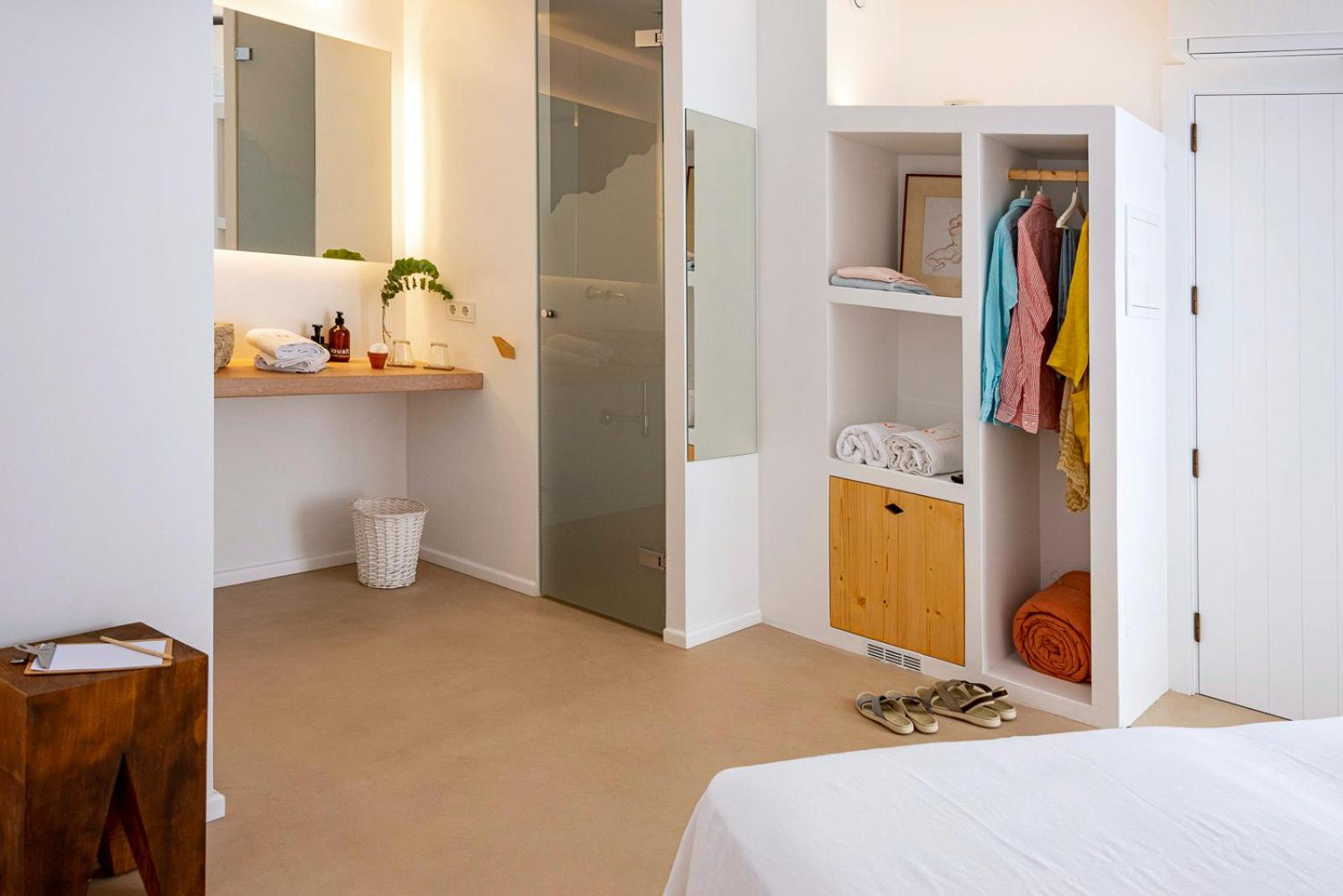 Double Room - Photo 11