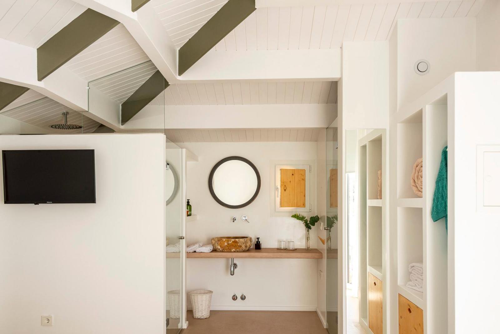 Double Room - Photo 9