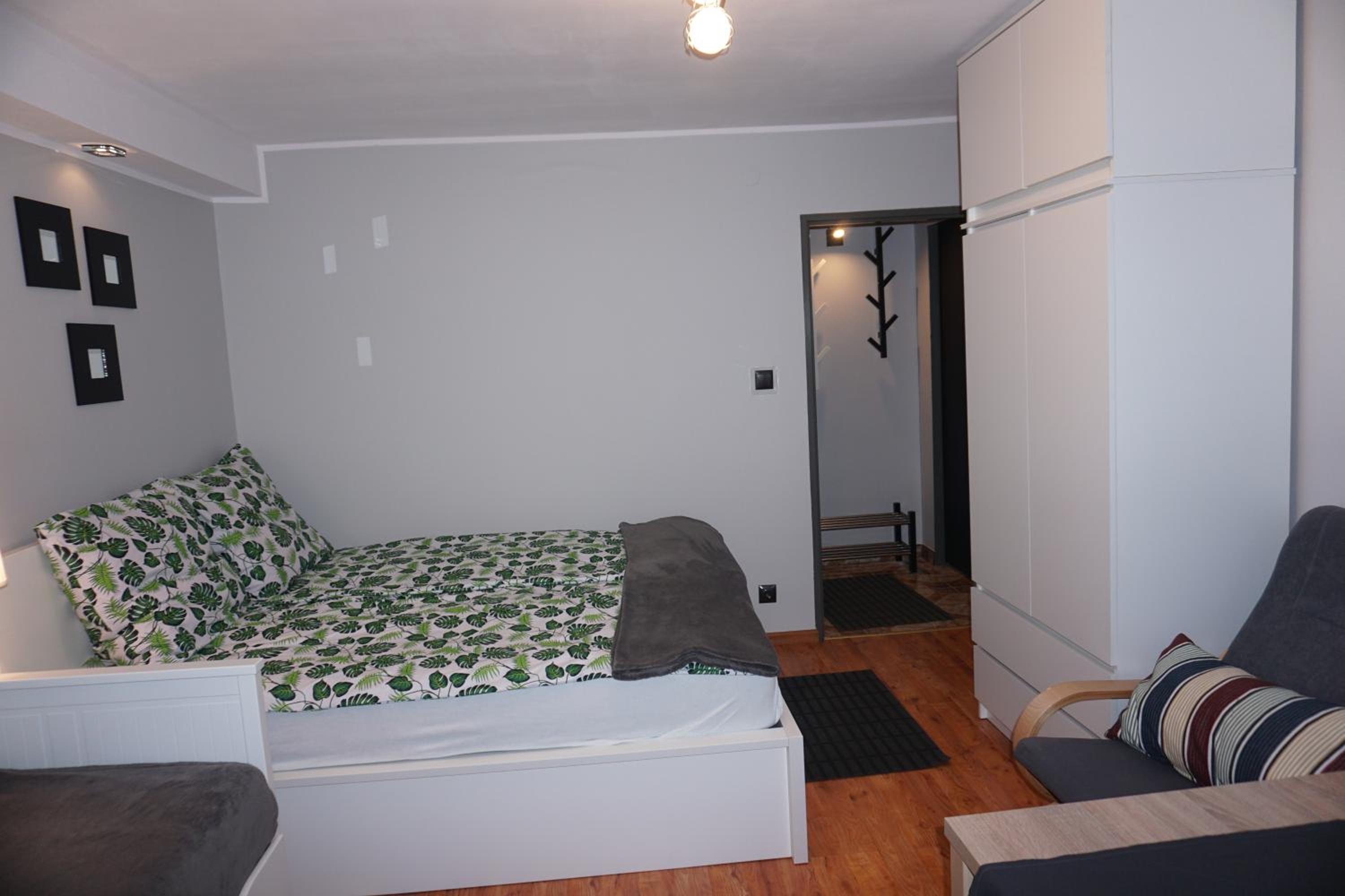 Family Room with Private Bathroom photo 3