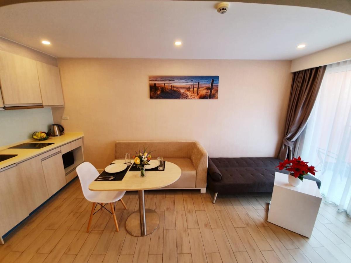 Apartment with Pool View  photo 3