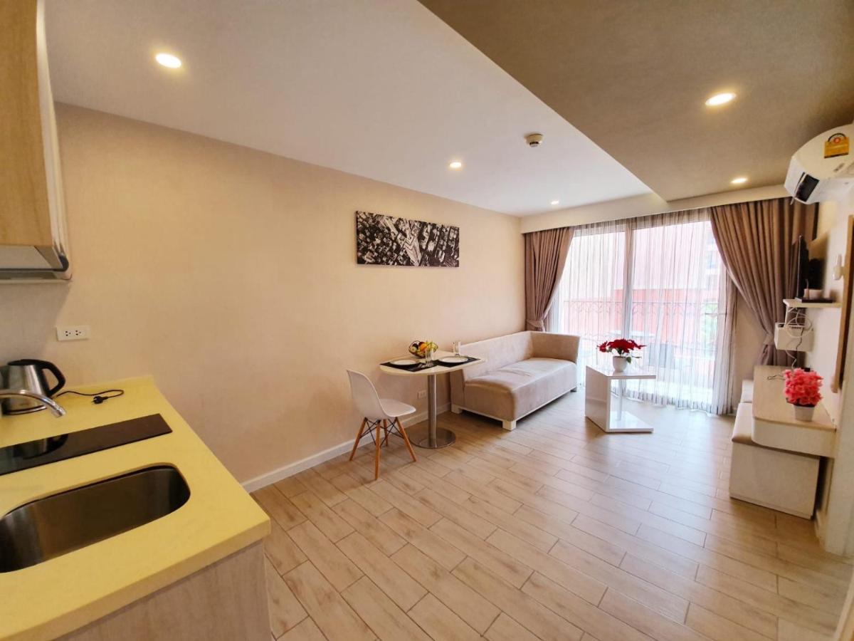 Apartment with Pool View  photo 2