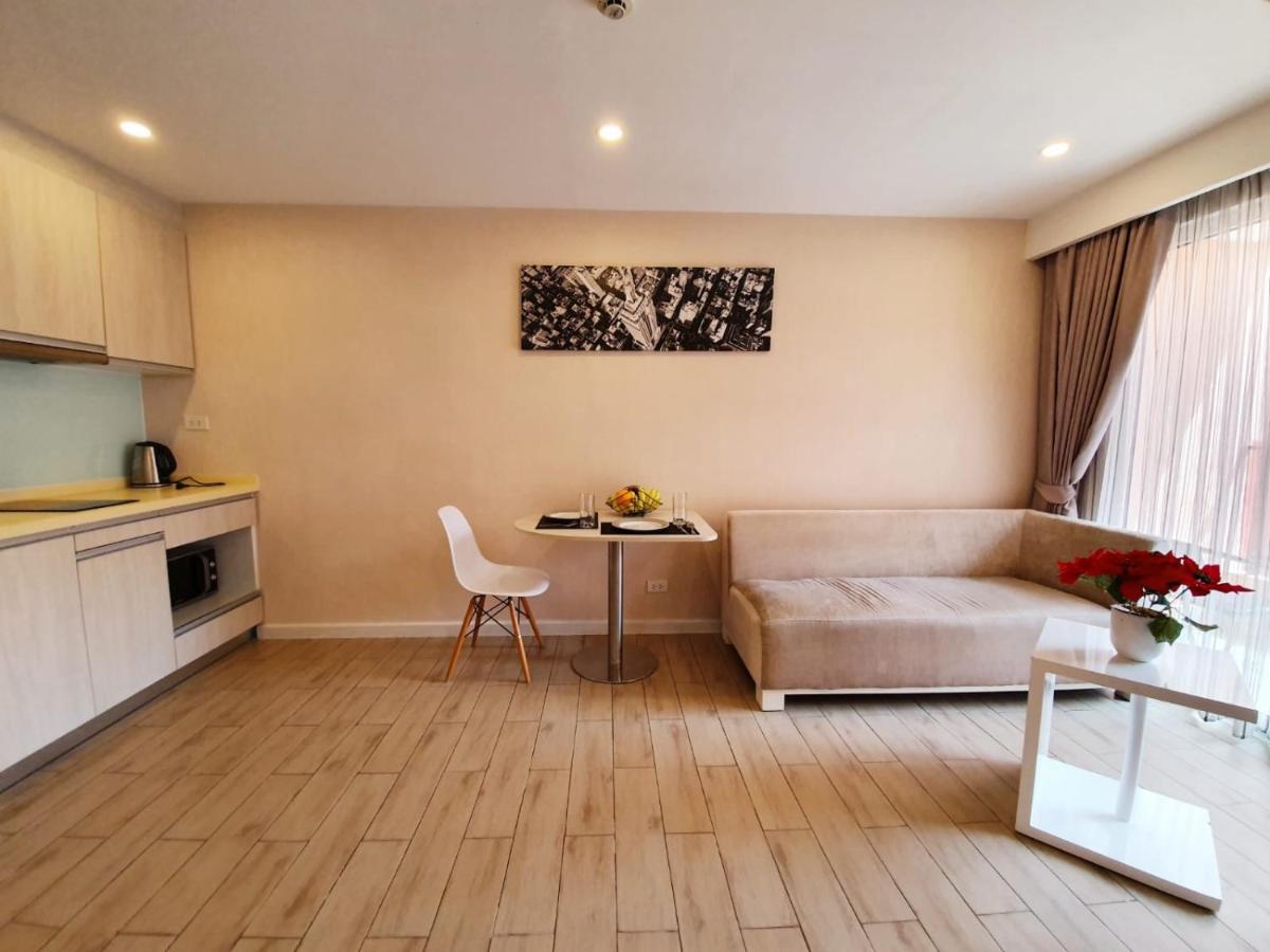 Apartment with Pool View  photo 3