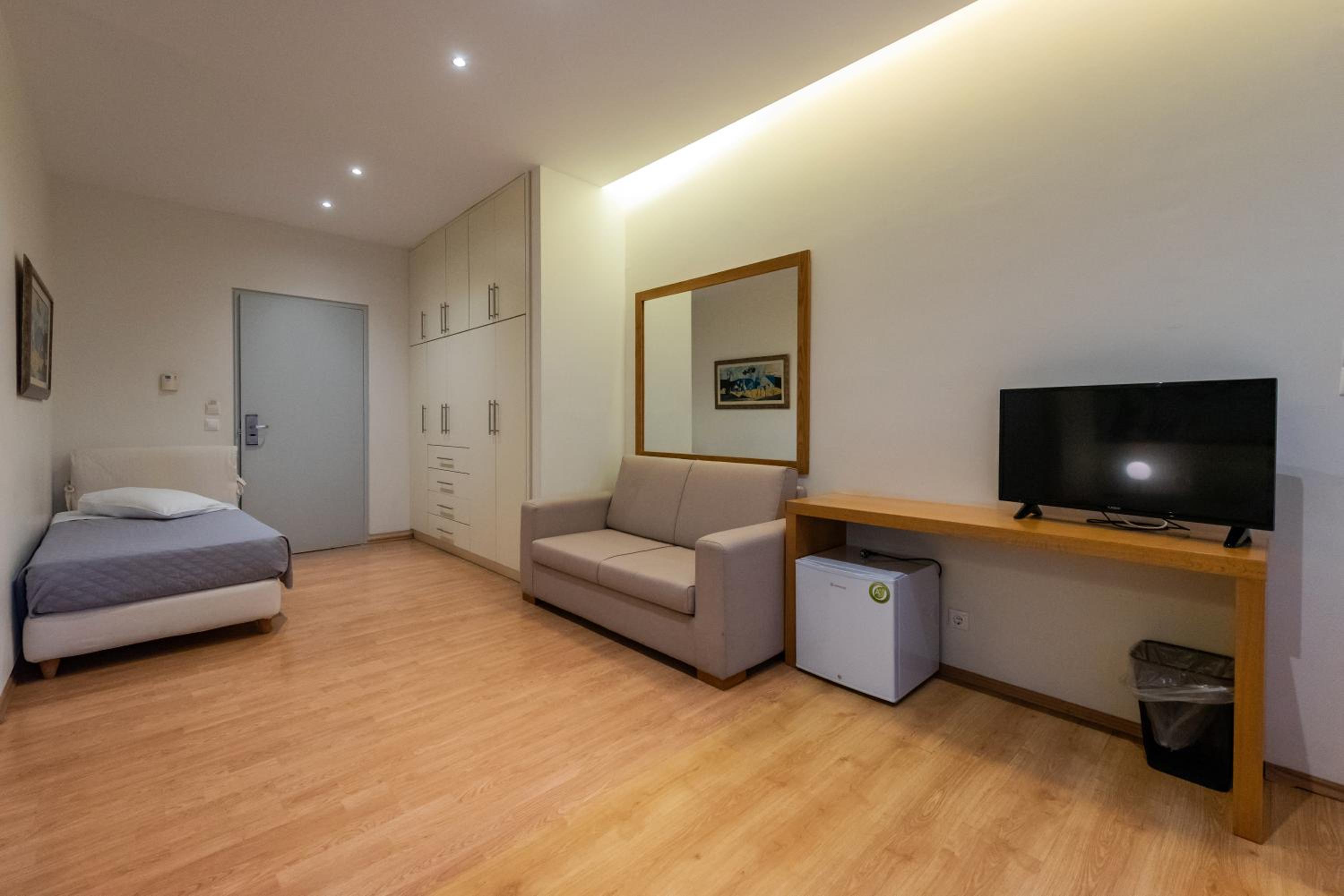 Superior Family Room photo 3