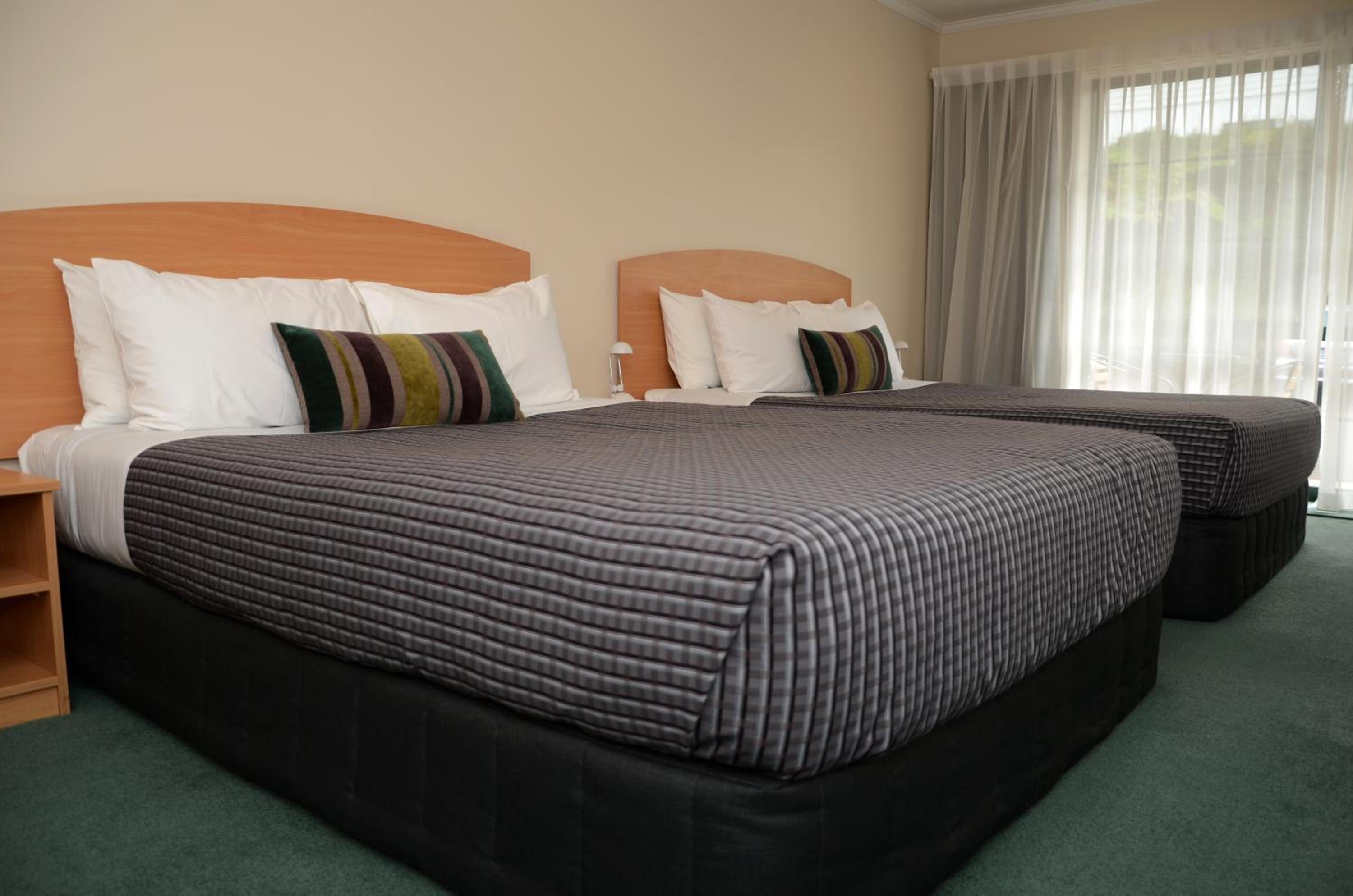 Deluxe Twin Studio with Spa Bath - Photo 1