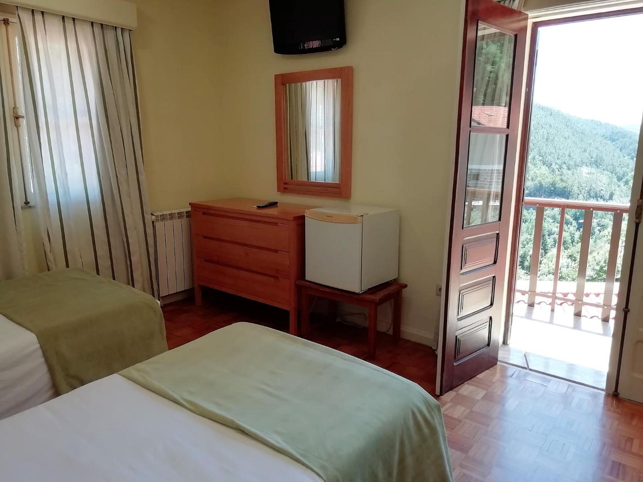 Zweibettzimmer mit Balkon