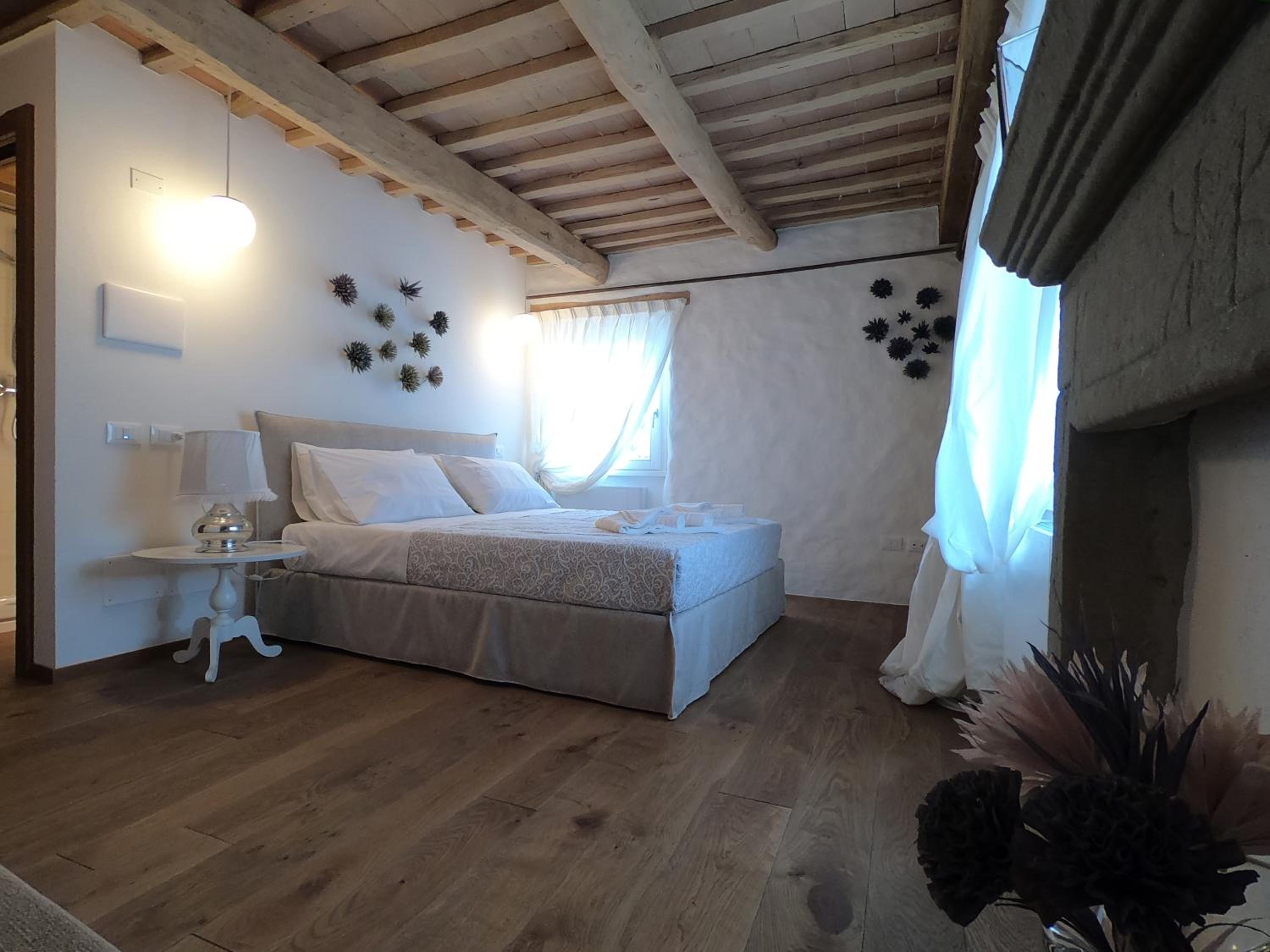 Large Double Room photo 3