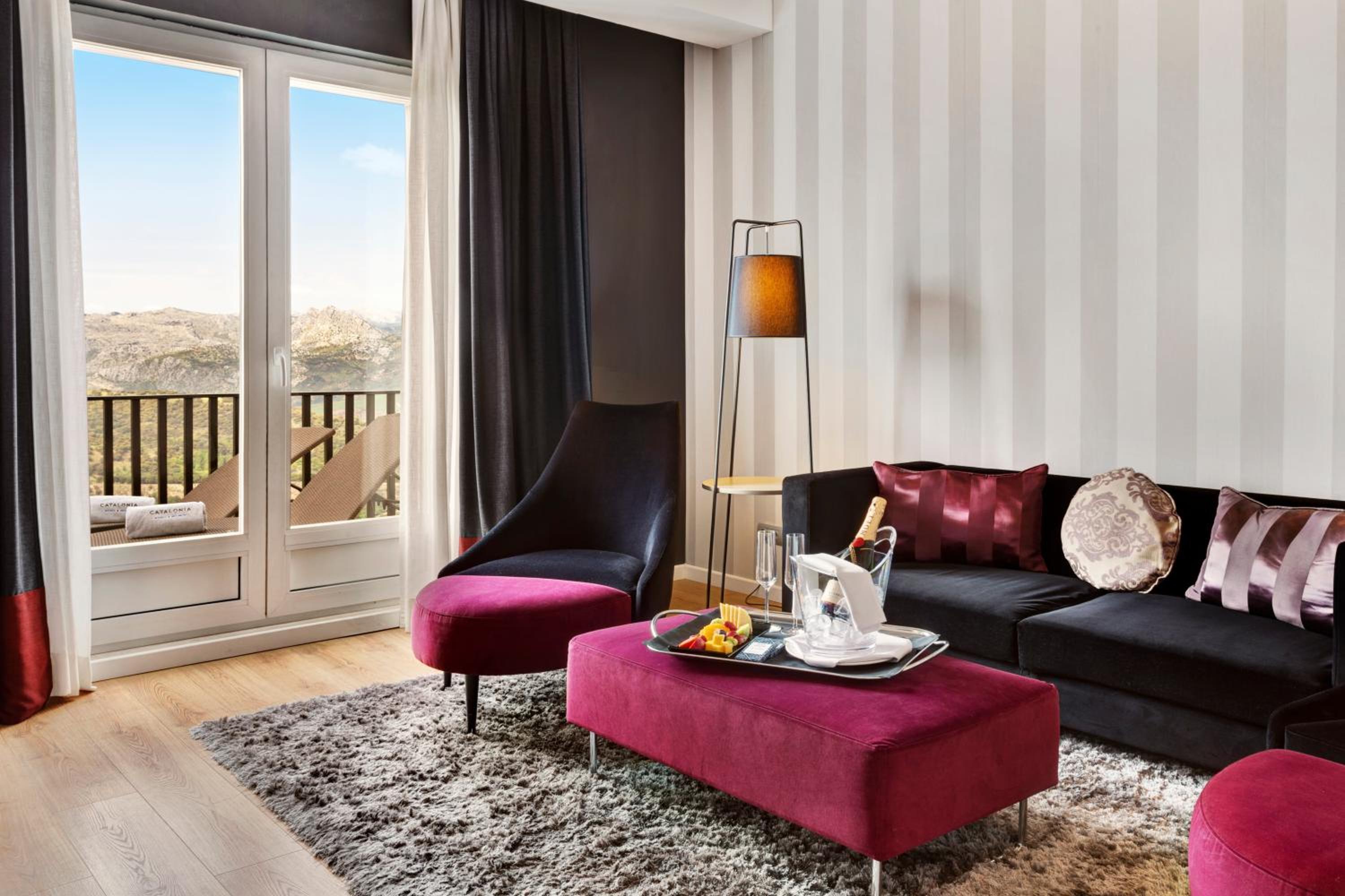 Deluxe Junior Suite photo 3