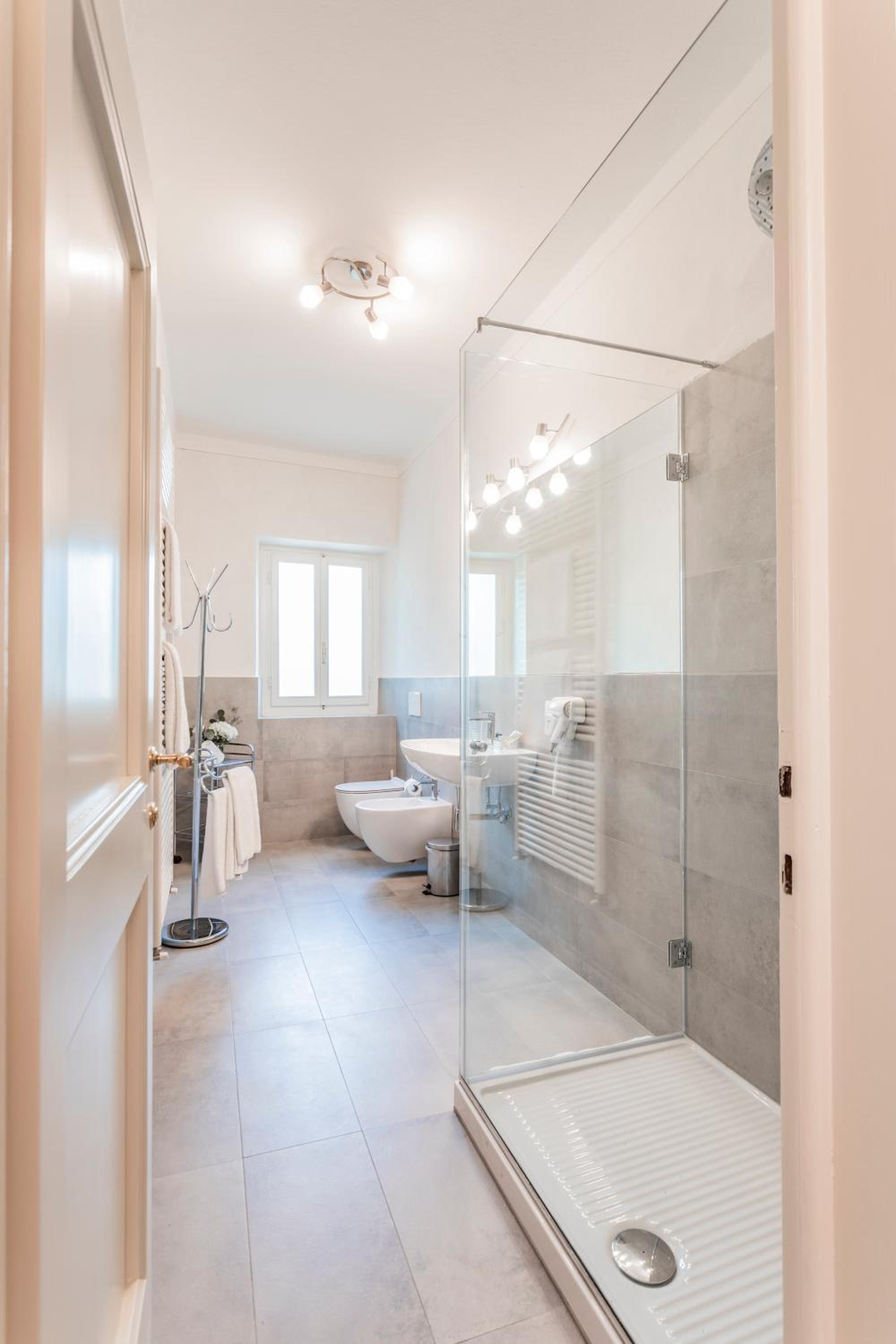 Large Double Room - Photo 14