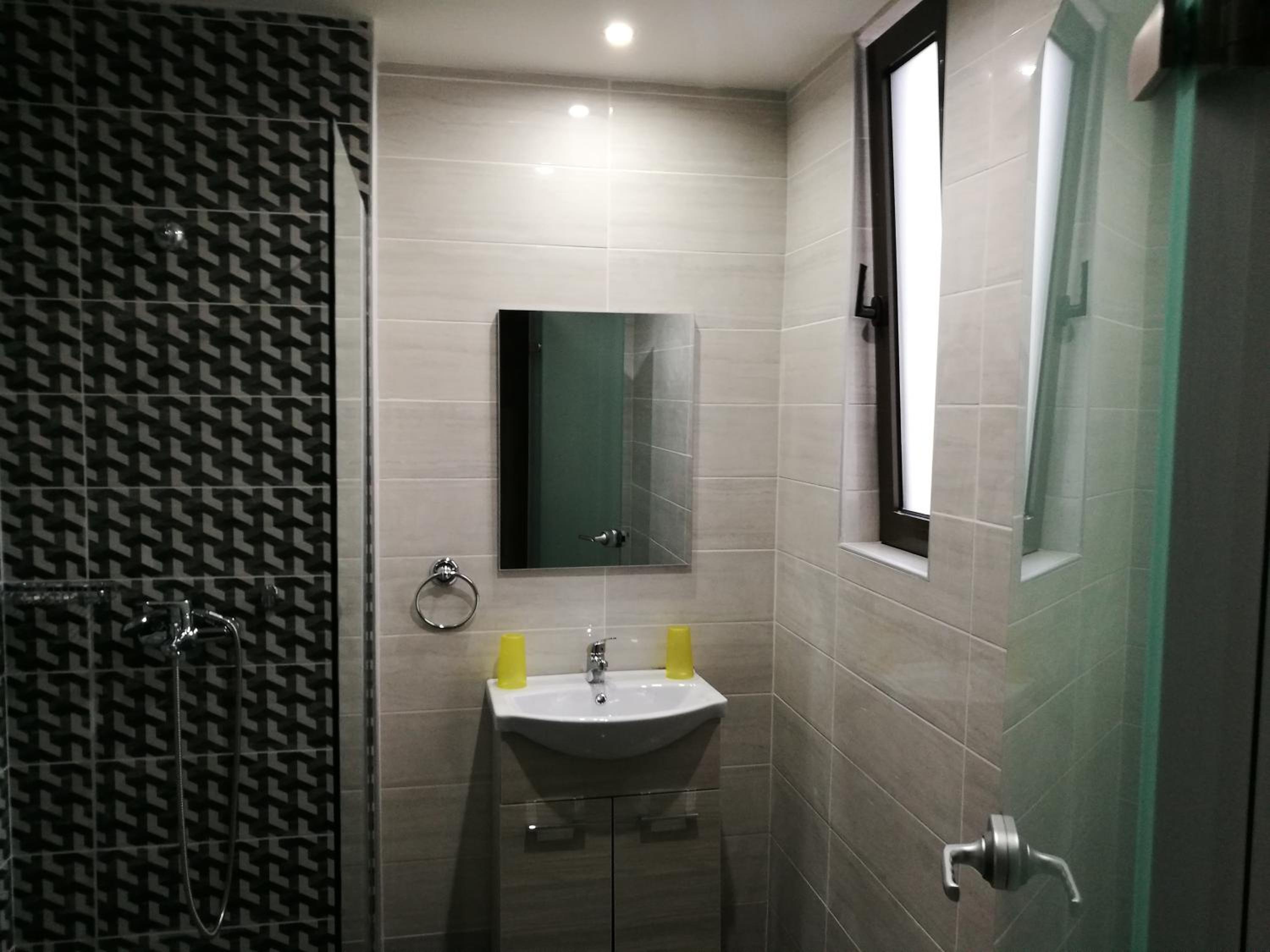 Double Room with Balcony - Photo 4