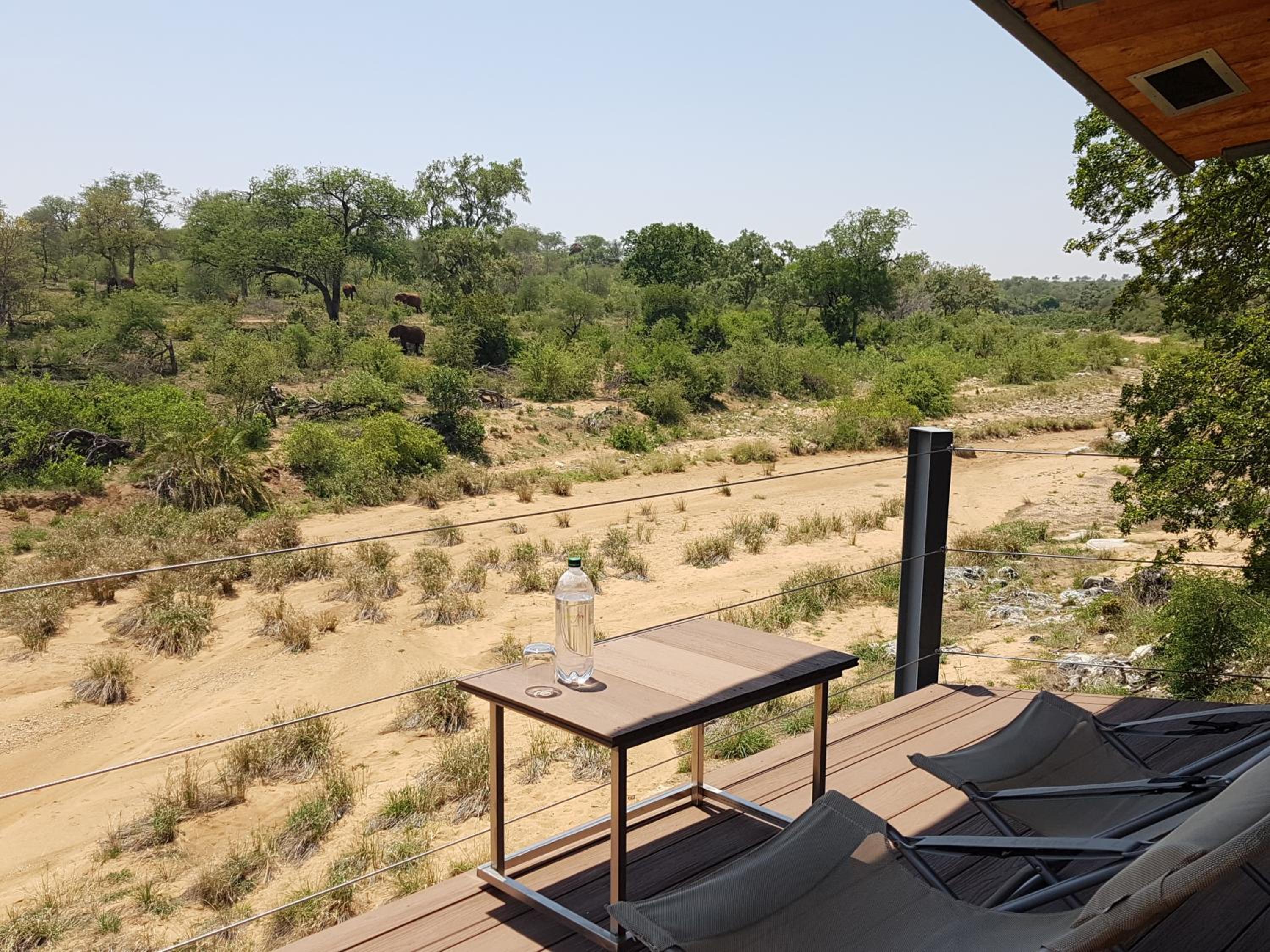 Deluxe Twin Room with Patio - Photo 14