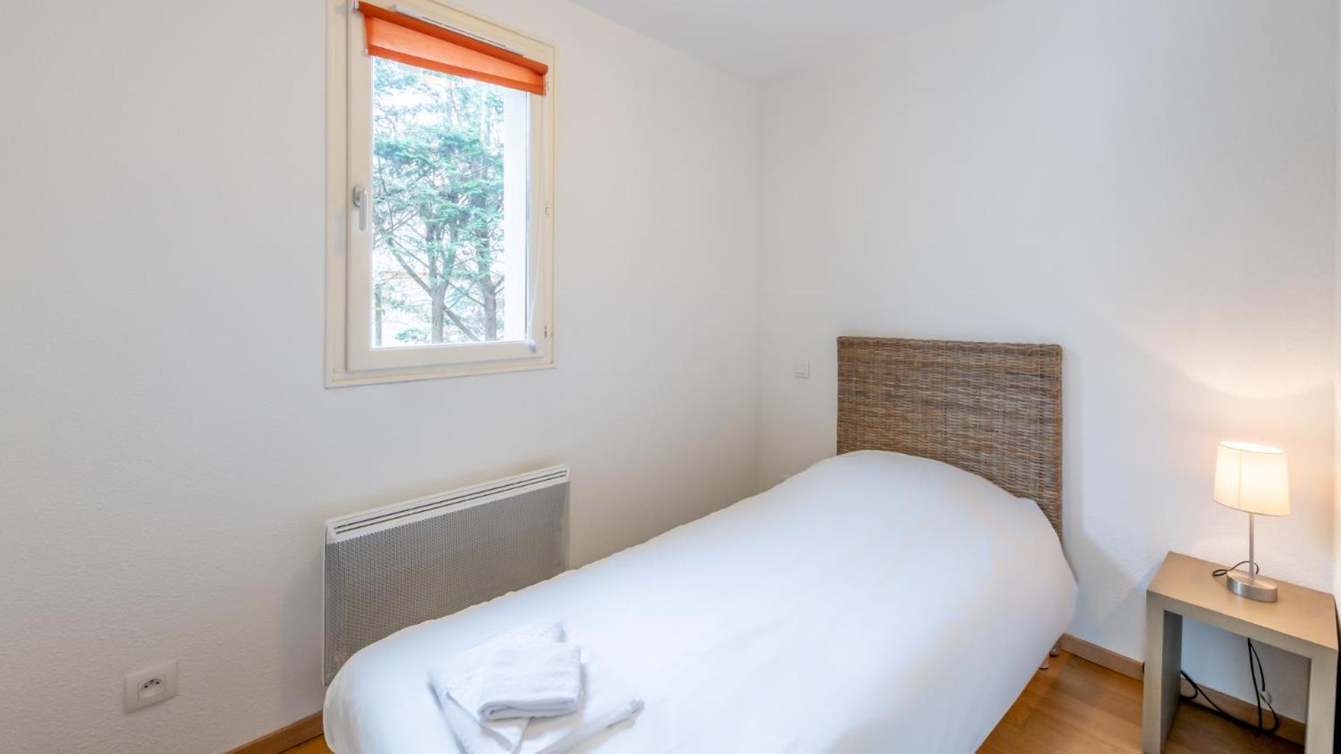 Two-Bedroom Apartment (5 Adults) - Disability Access photo 2