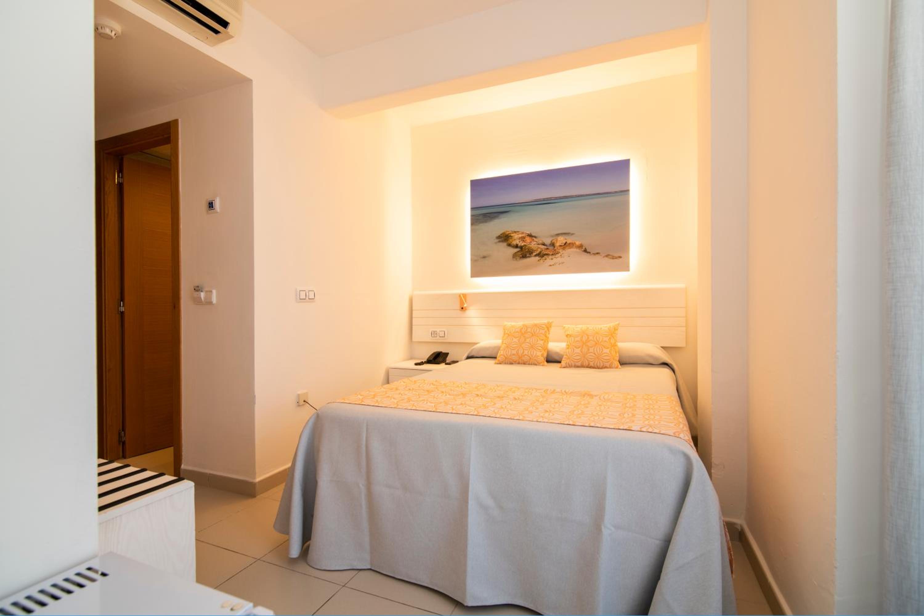 Single Room photo 2