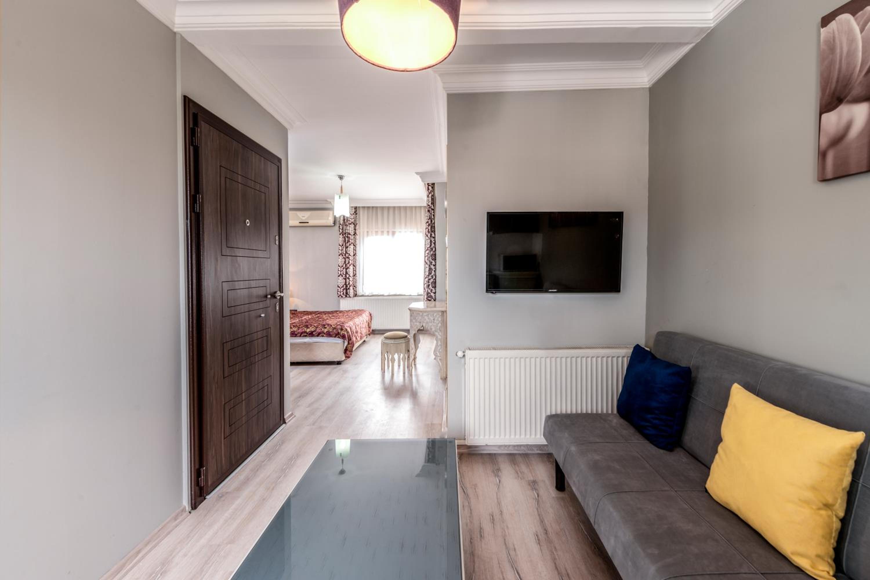 Double Room with Balcony and Sea View photo 3