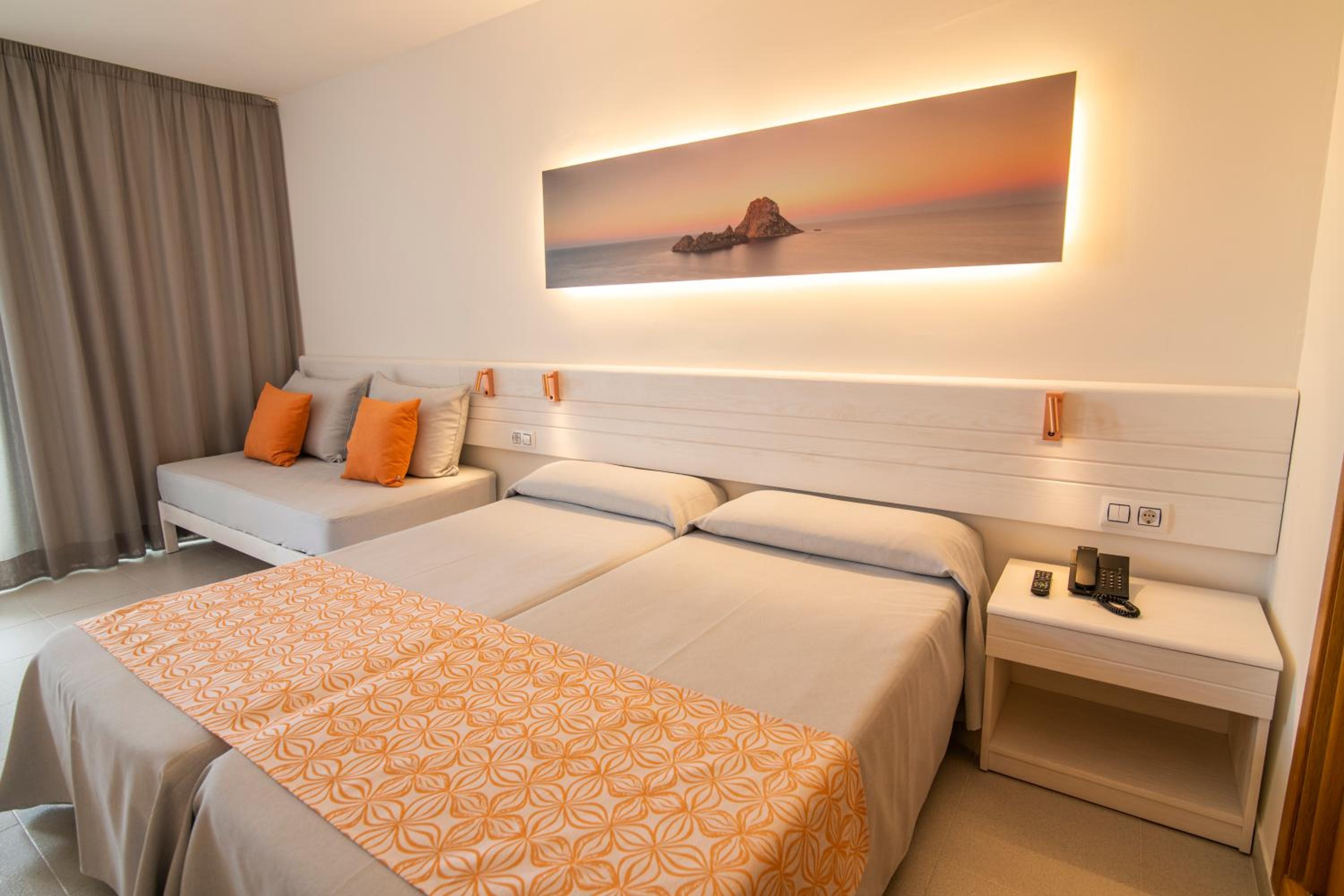Double or Twin Room - Photo 1