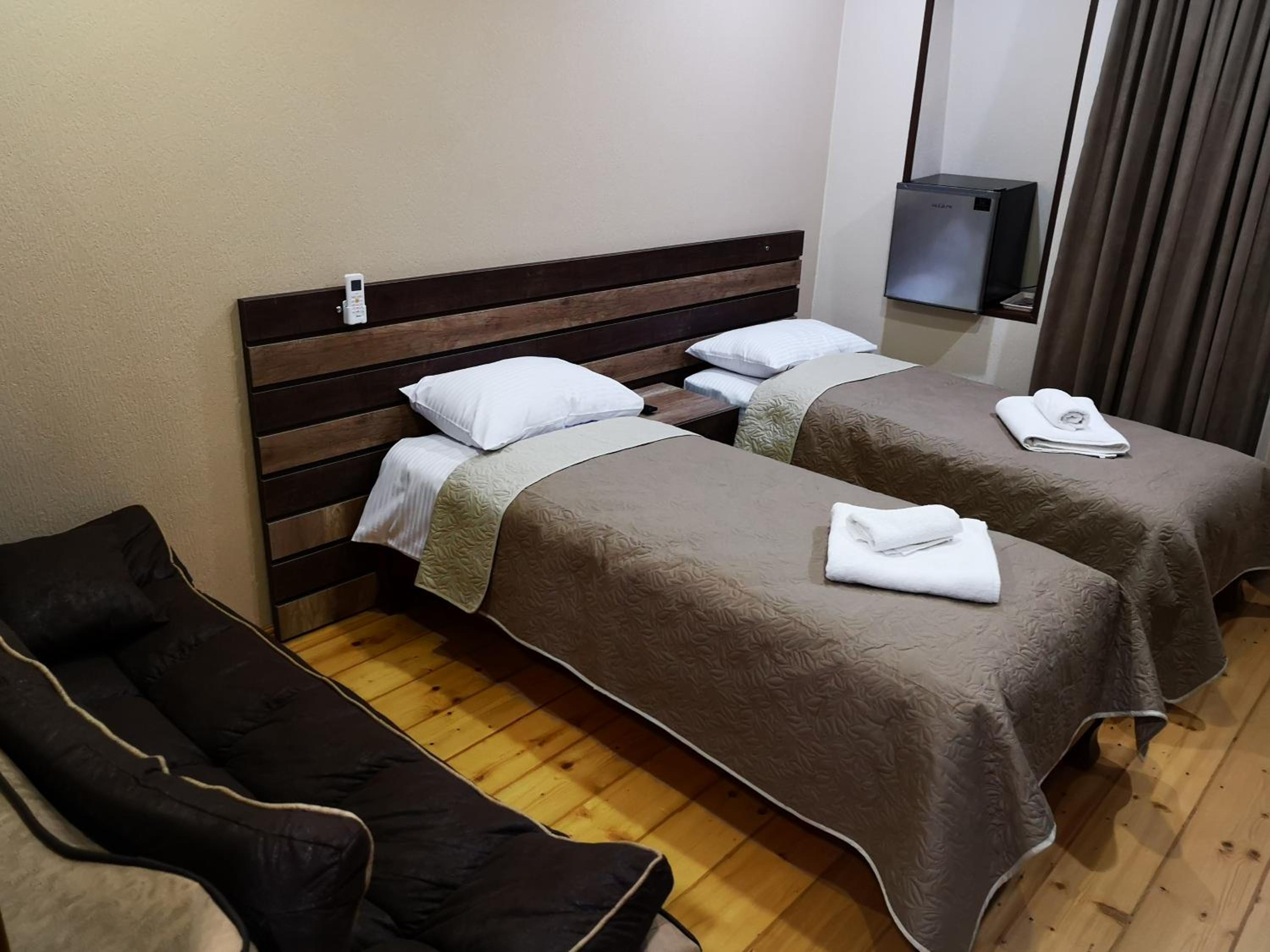 Quadruple Room with Bath photo 3