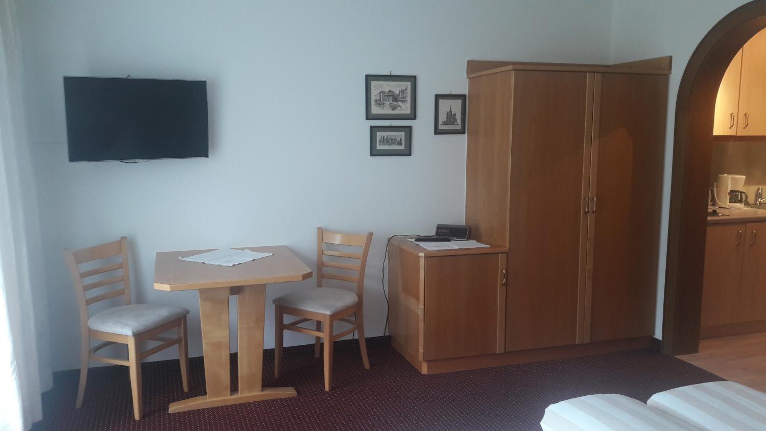 Studio Apartment - Photo 1