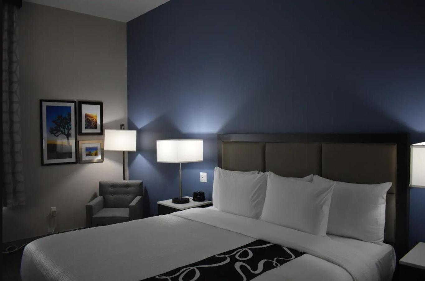 King Room - Non-Smoking - Photo 4