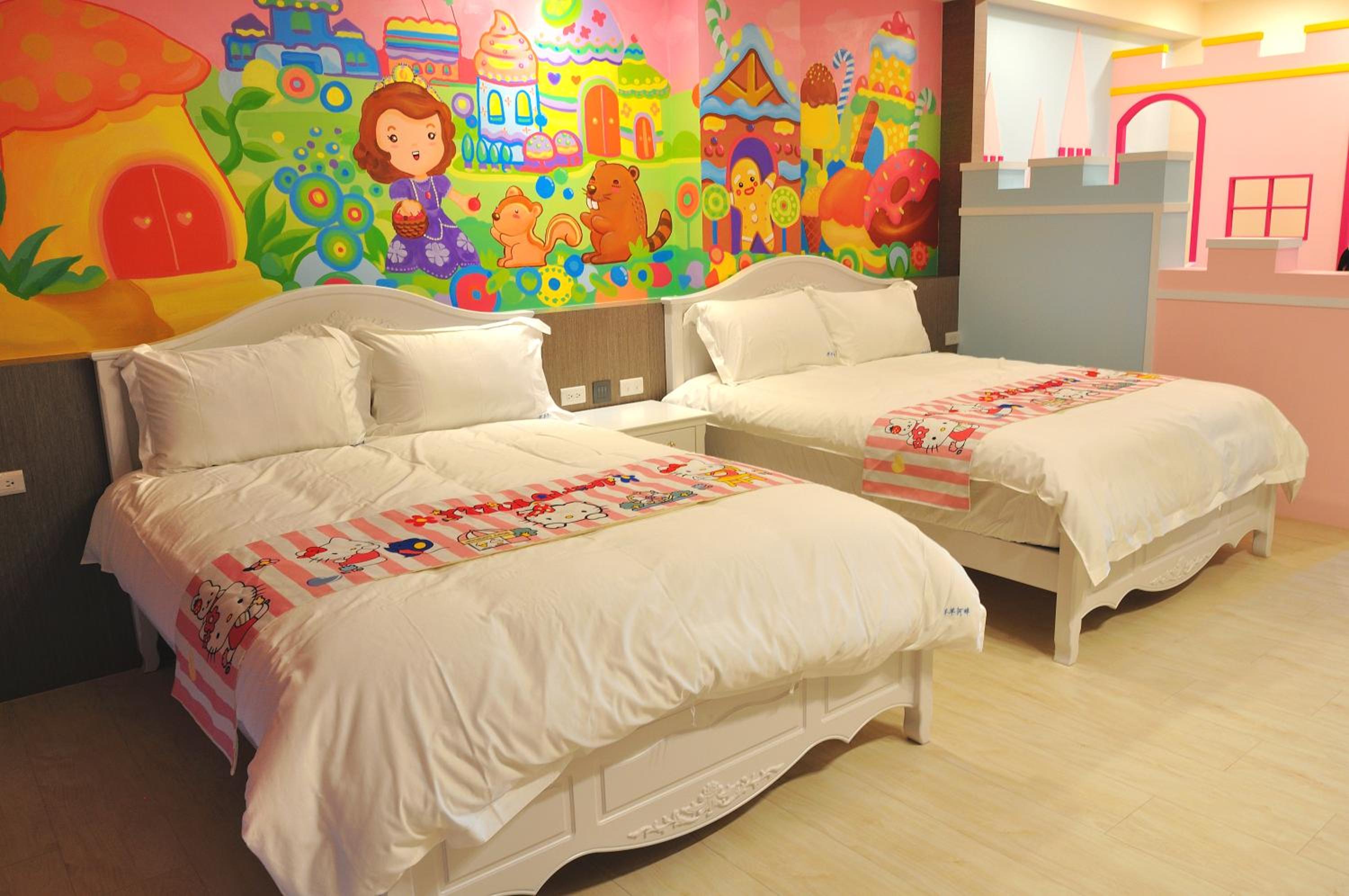 Quadruple Room with Balcony photo 3