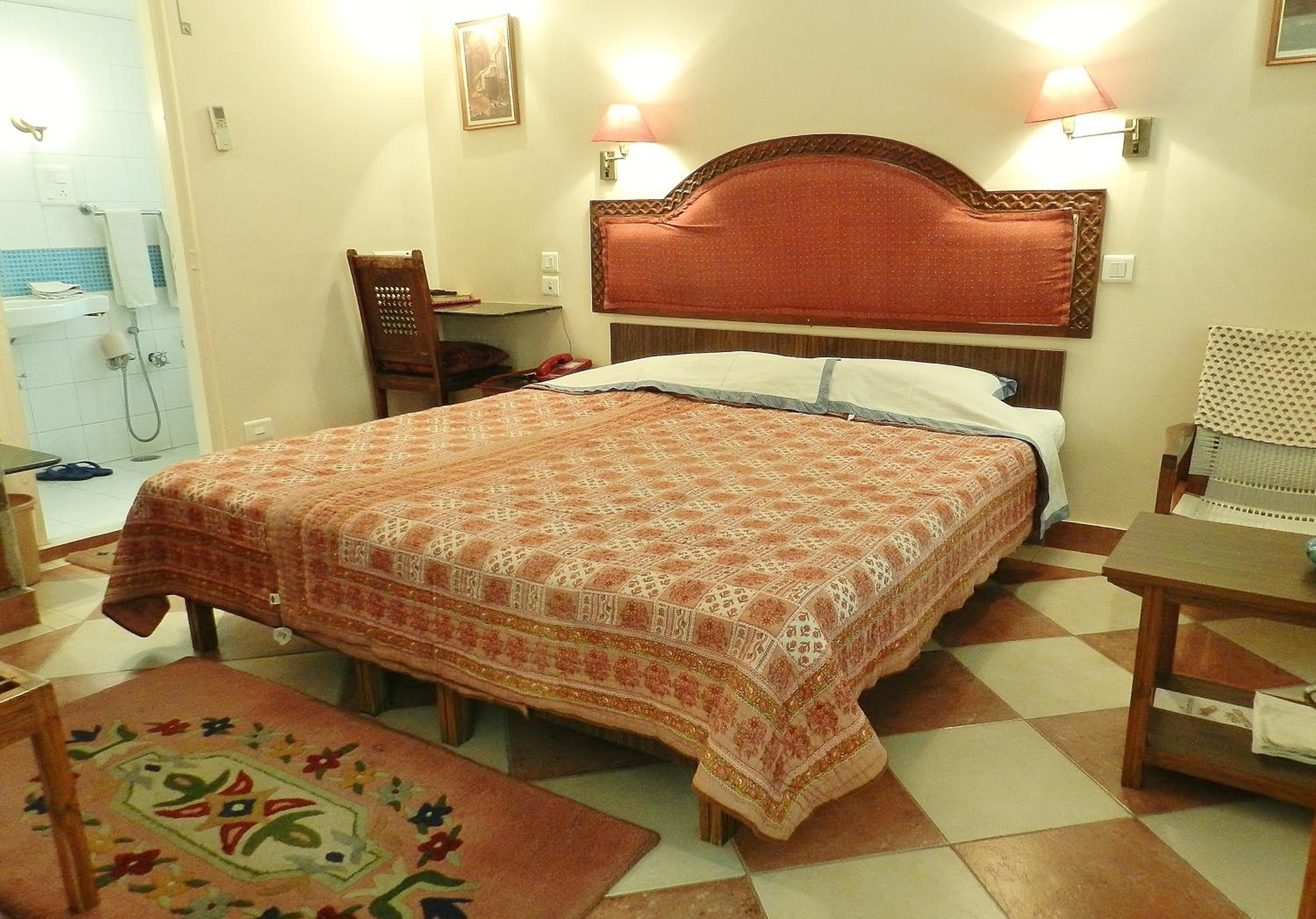 Value Room - Photo 9