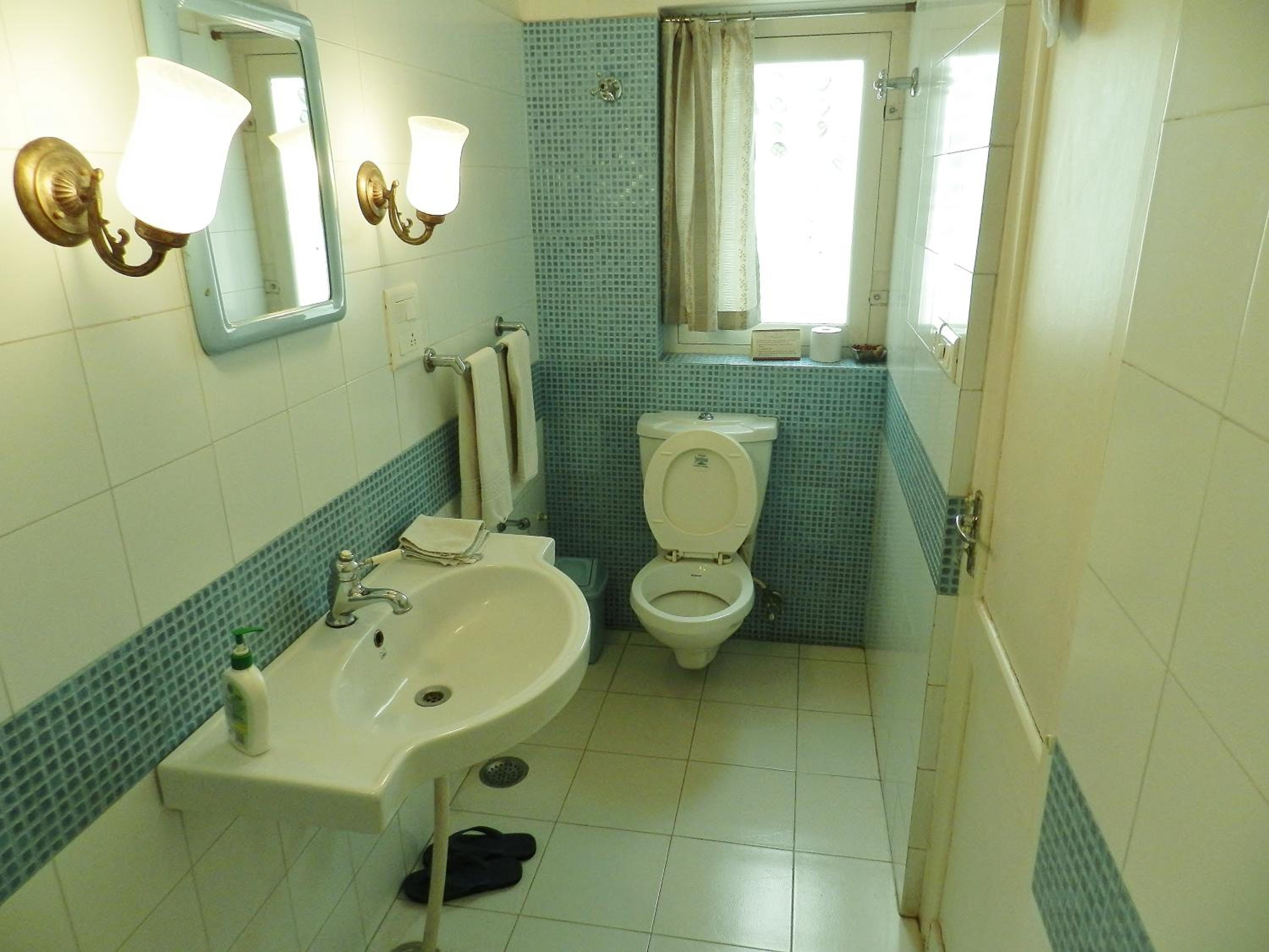 Value Room - Photo 10