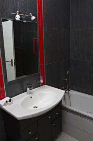 Twin Room with Bathroom - Photo 2