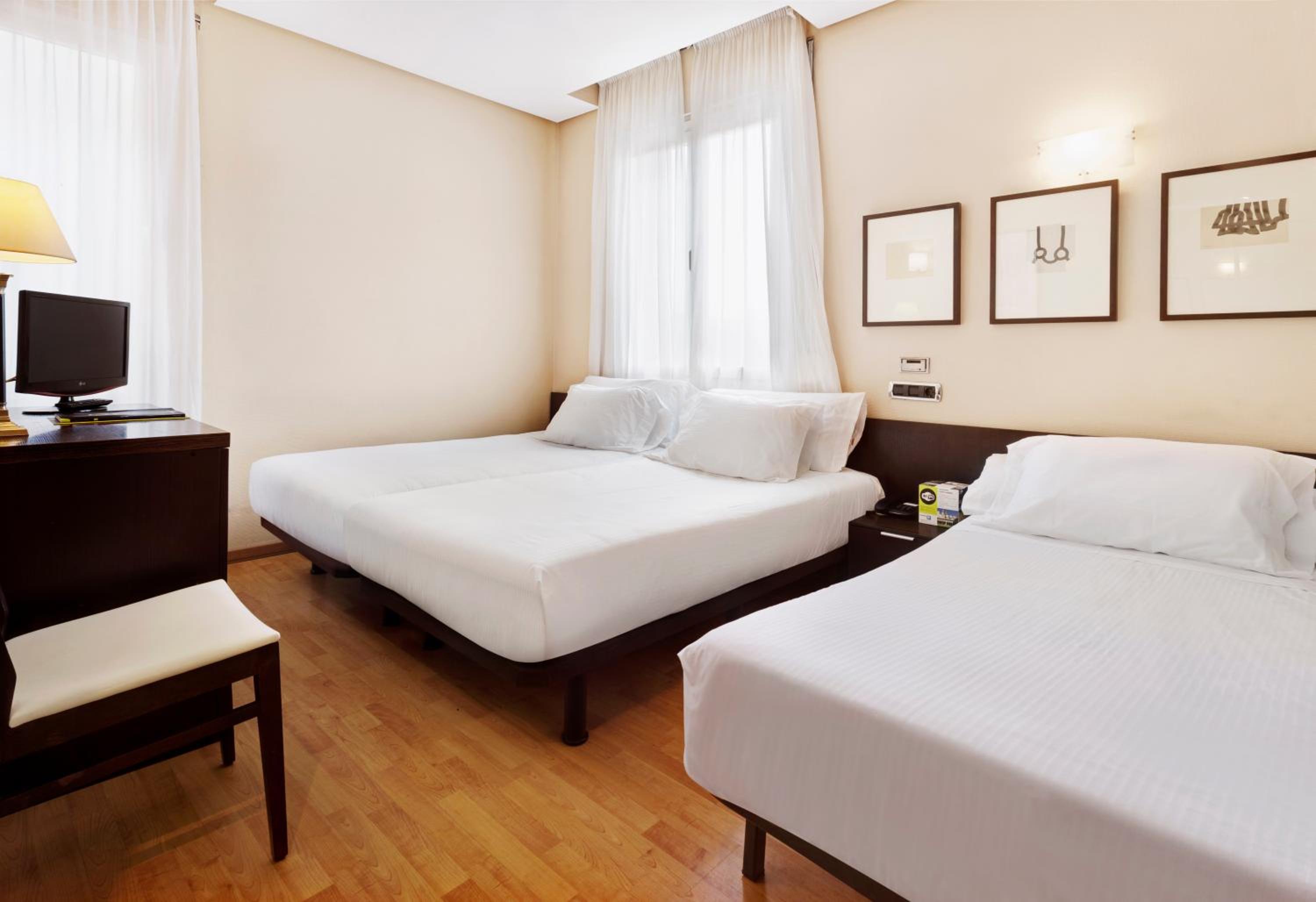 Double or Twin Room with Extra Bed (3 Adults) photo 3