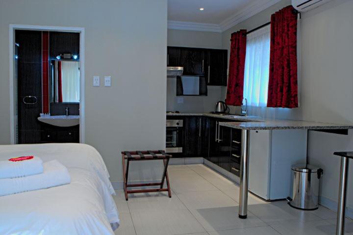 Twin Room with Bathroom - Photo 1