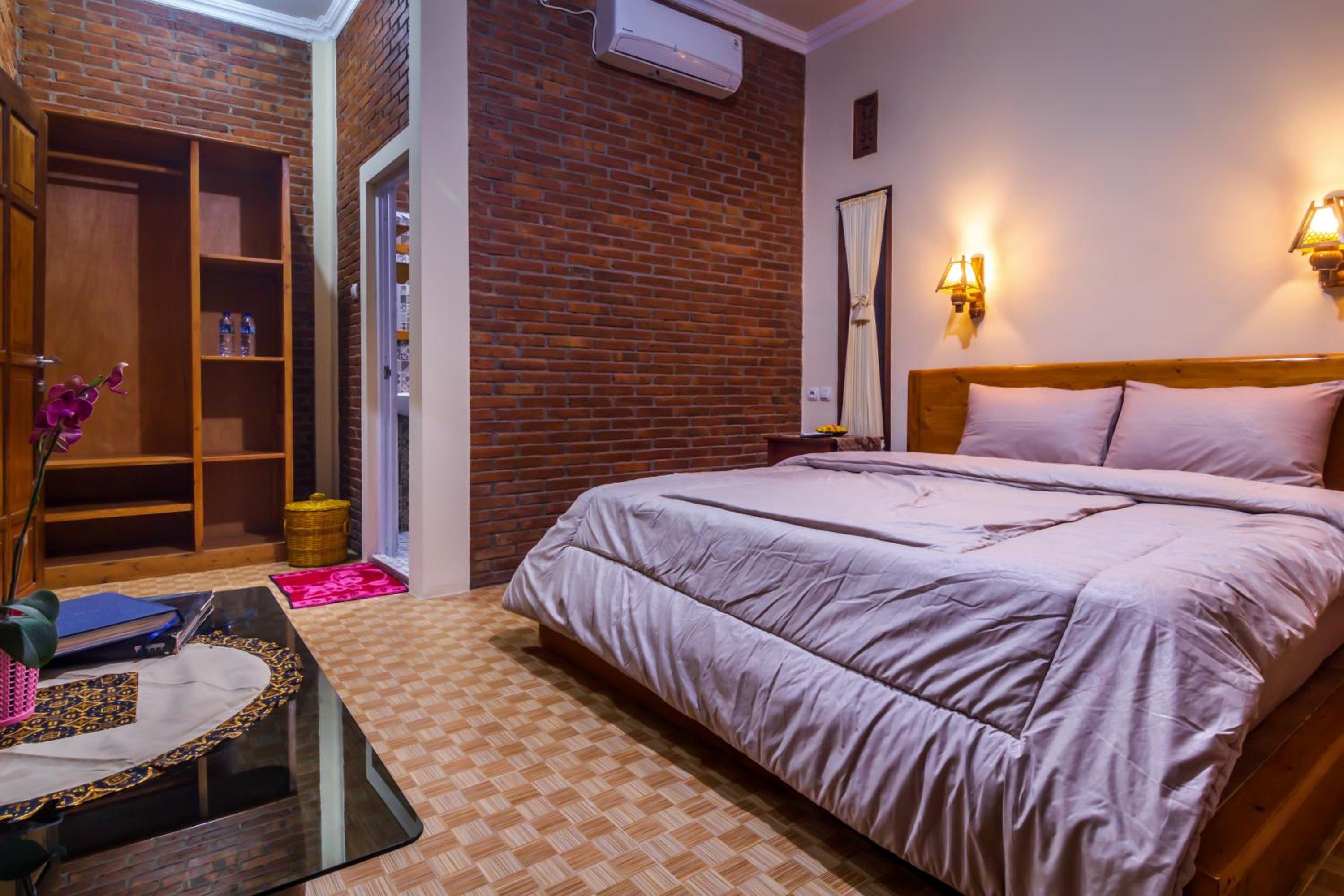 Deluxe Double Room with Shower - Photo 1