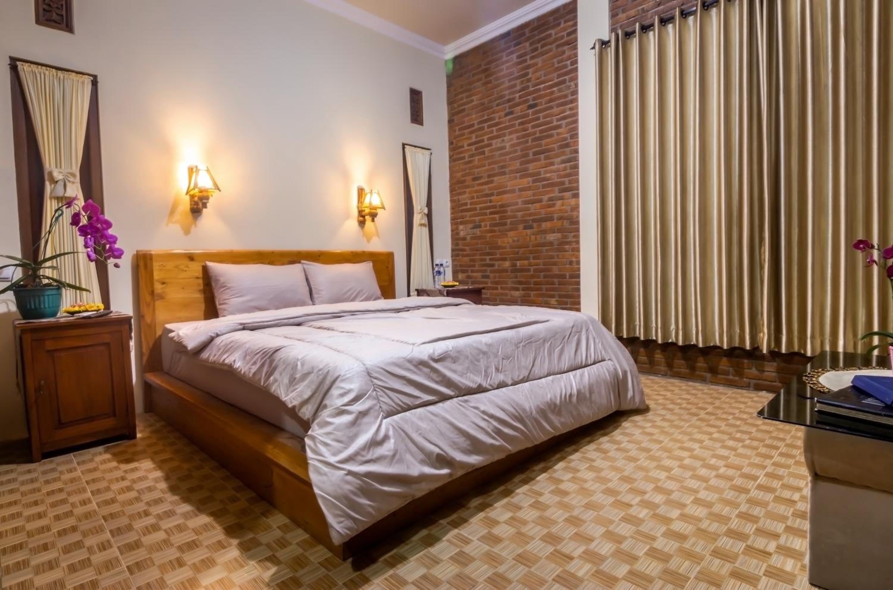 Deluxe Double Room with Shower - Photo 2