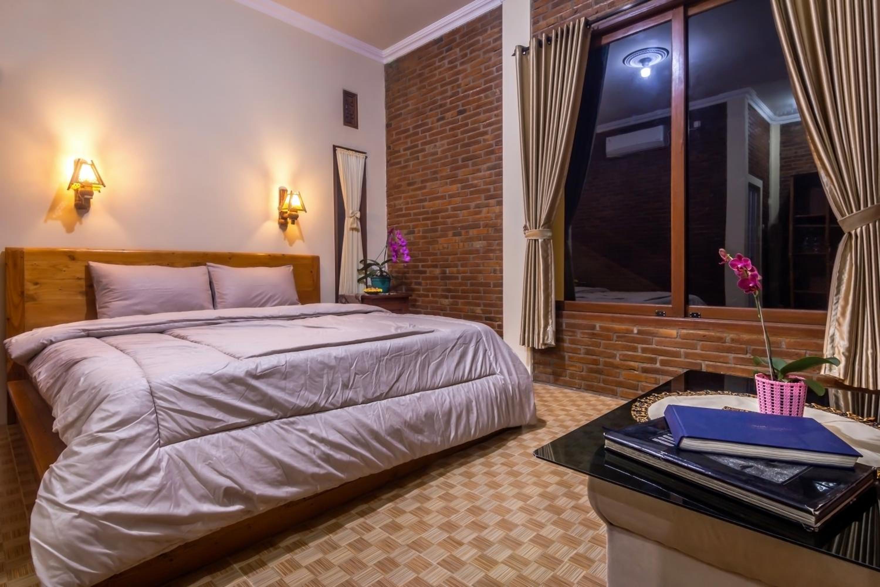 Deluxe Double Room with Shower - Photo 3