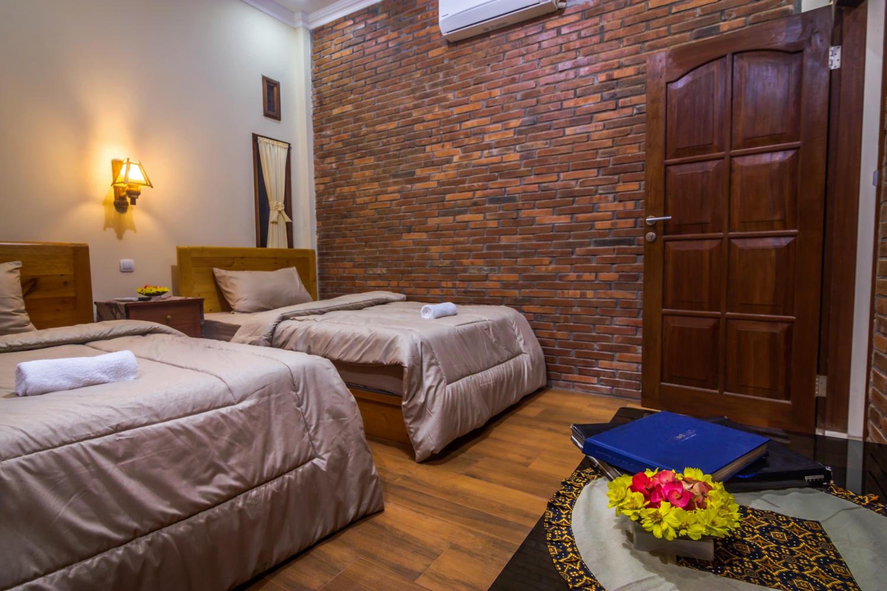 Twin Room with Private Bathroom - Photo 4