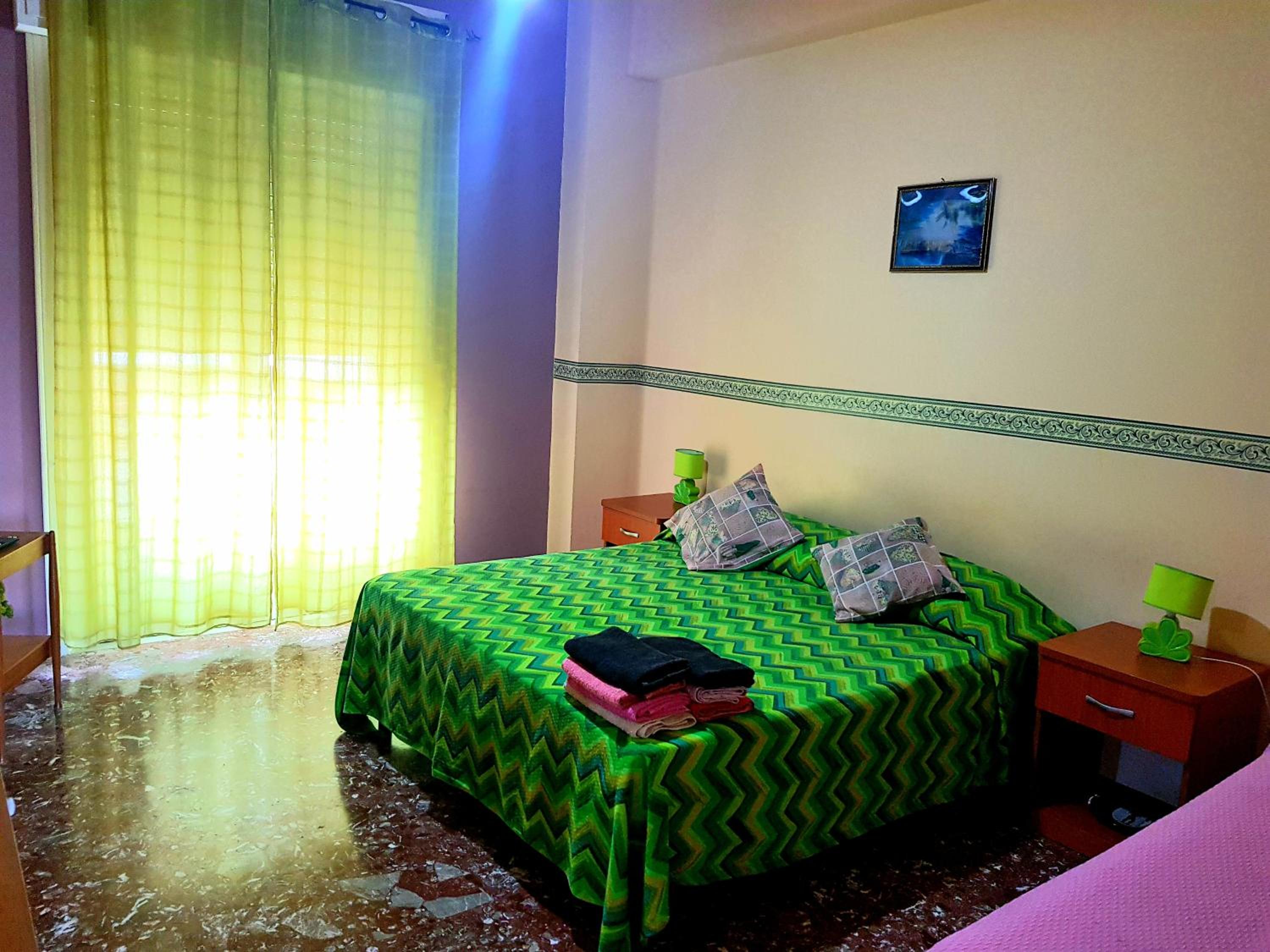 King Room with Balcony - Photo 4
